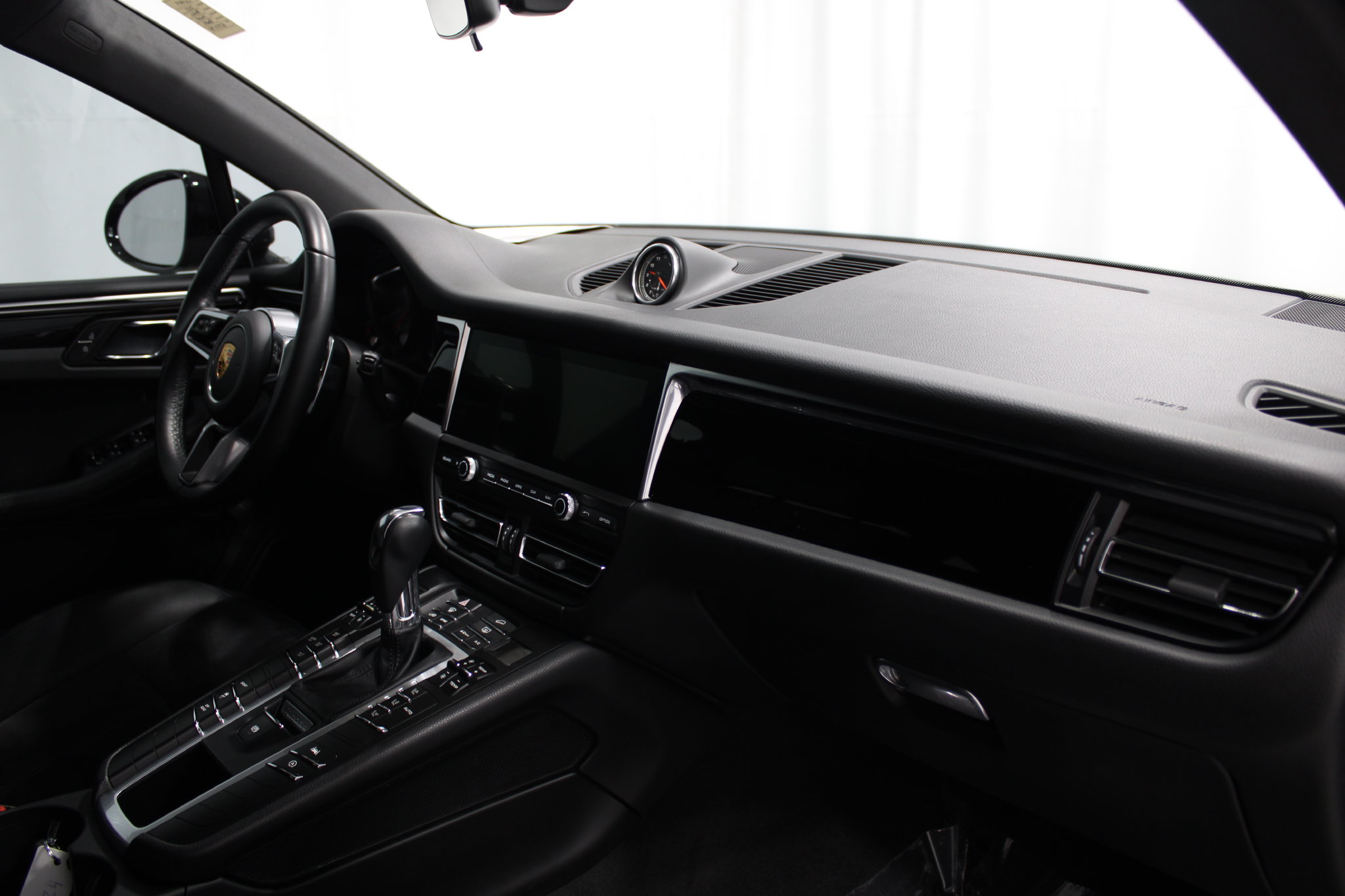 2021 Porsche Macan S - Photo 25