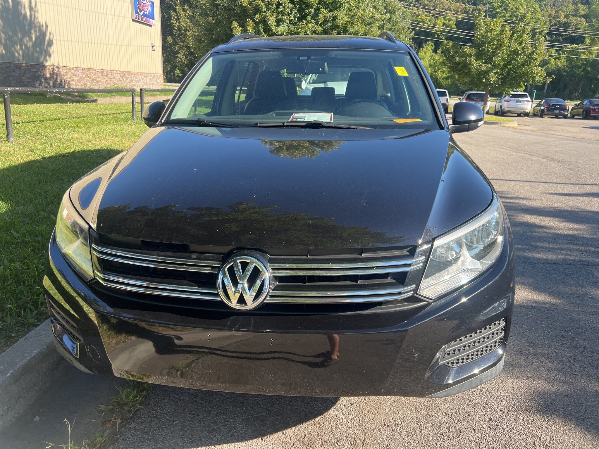 2016 Volkswagen Tiguan S photo 2