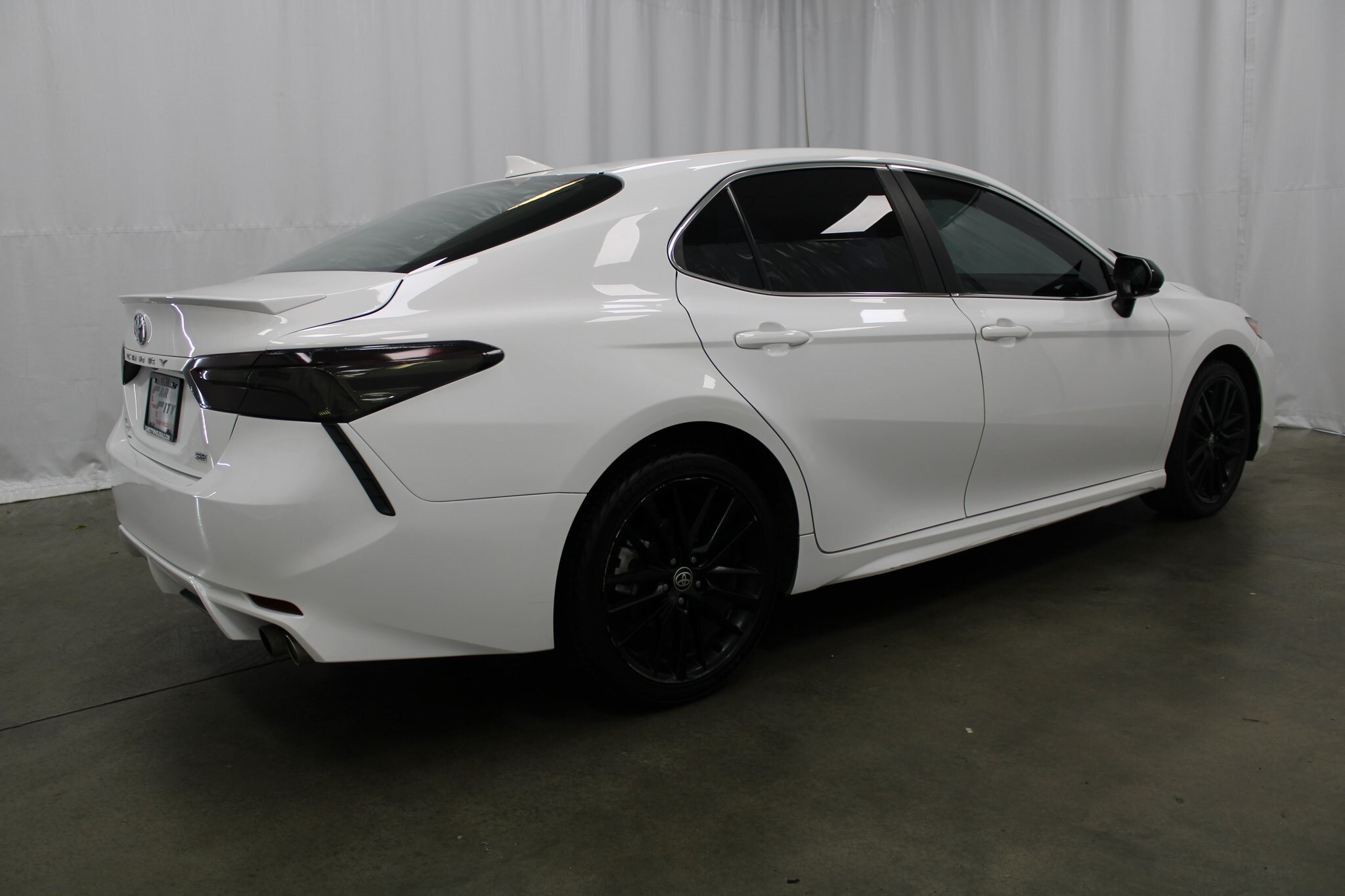 2020 Toyota Camry SE photo 4