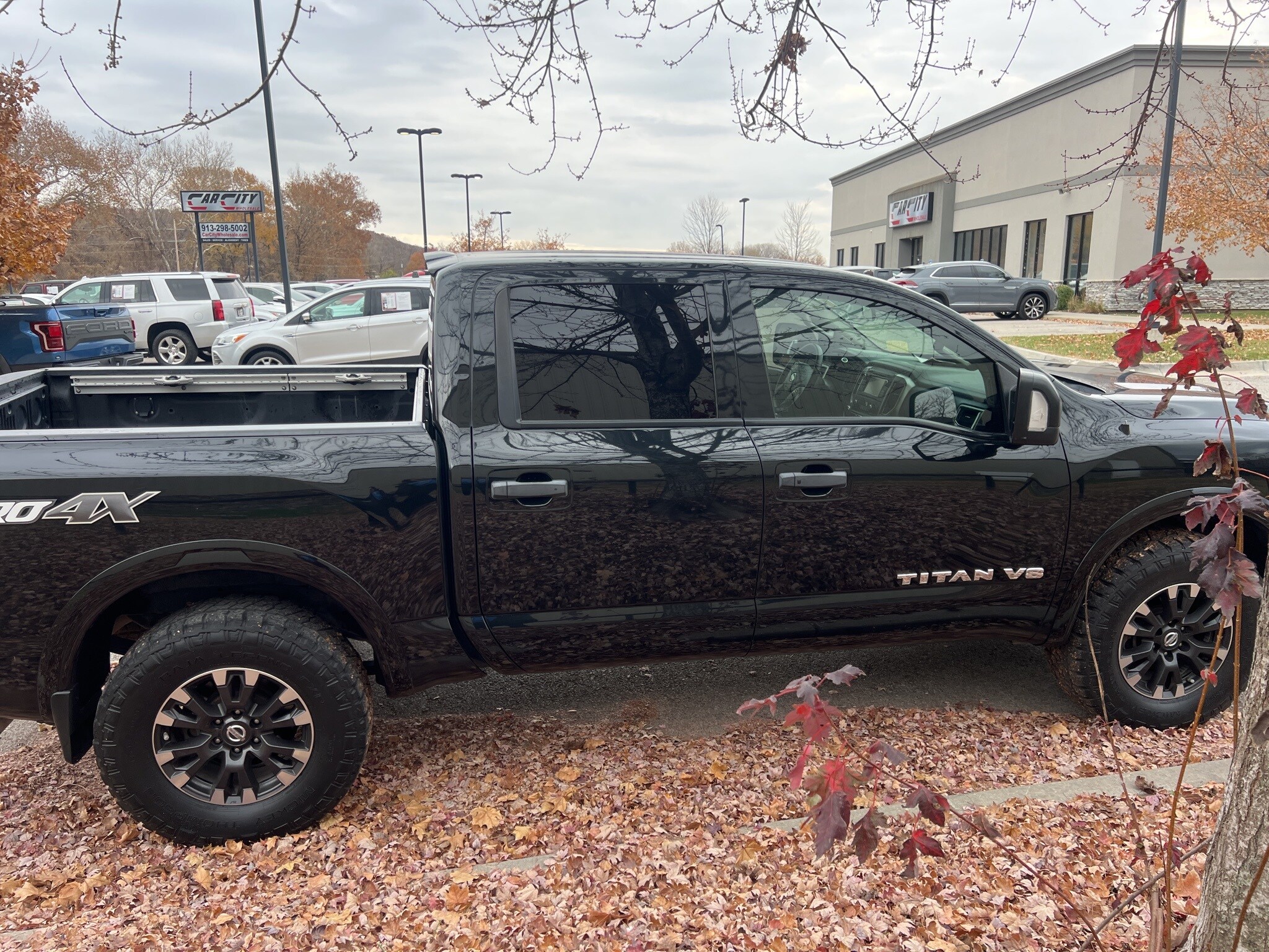 2019 Nissan Titan PRO-4X photo 4