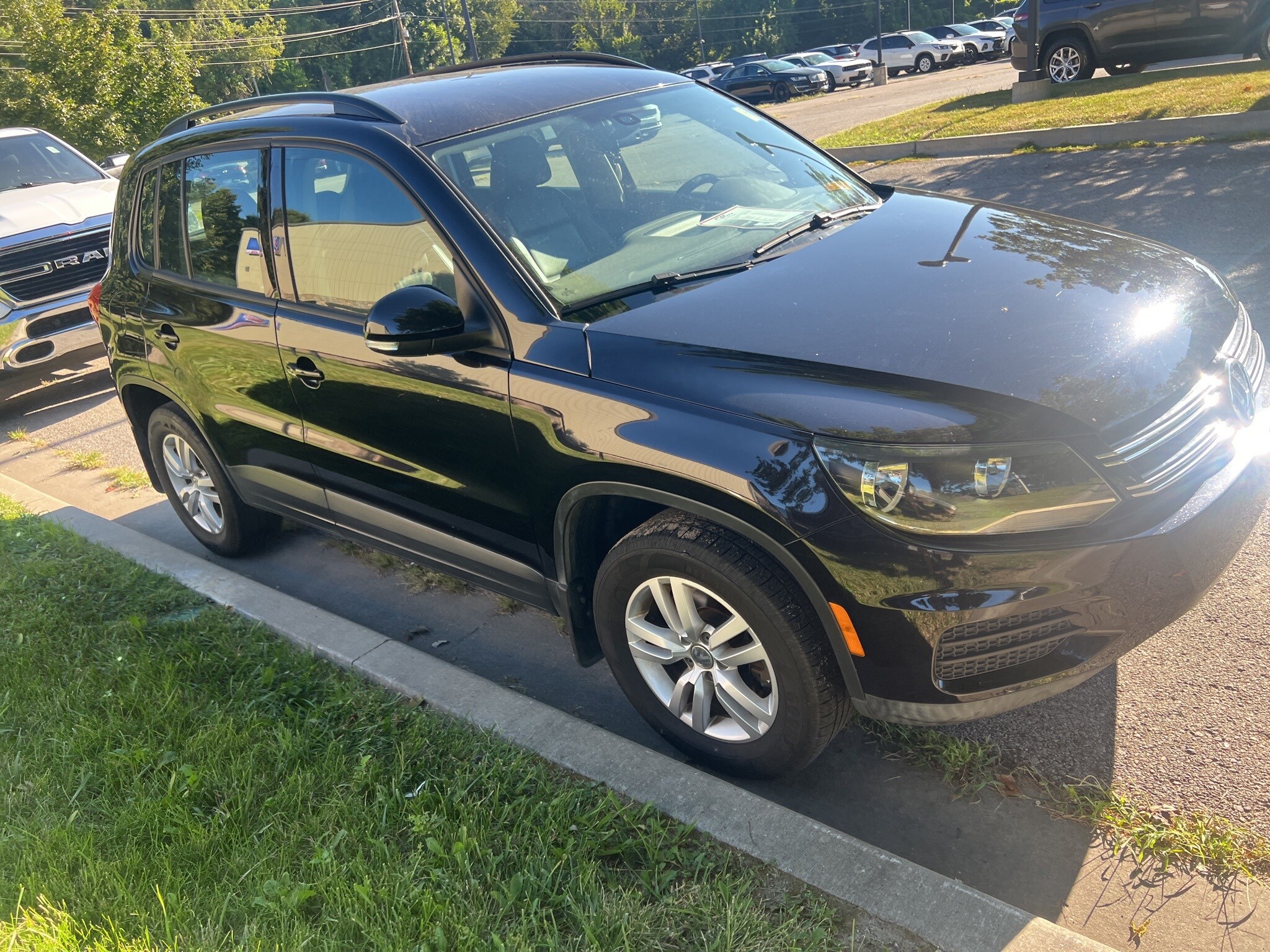 2016 Volkswagen Tiguan S photo 3
