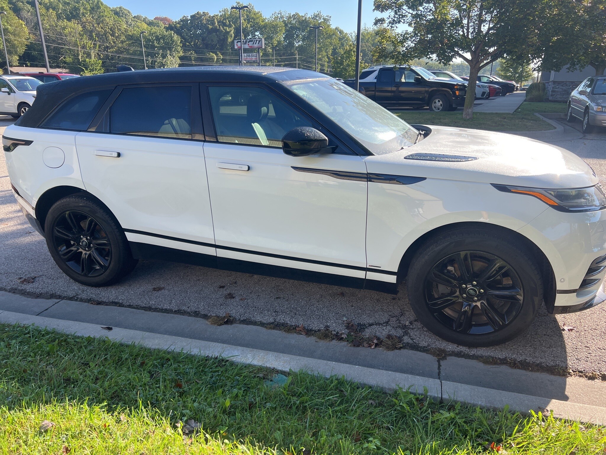 2021 Land Rover Range Rover Velar P250 R-Dynamic S photo 4