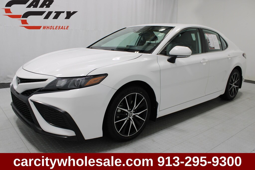 Used 2023 Toyota Camry SE Sedan