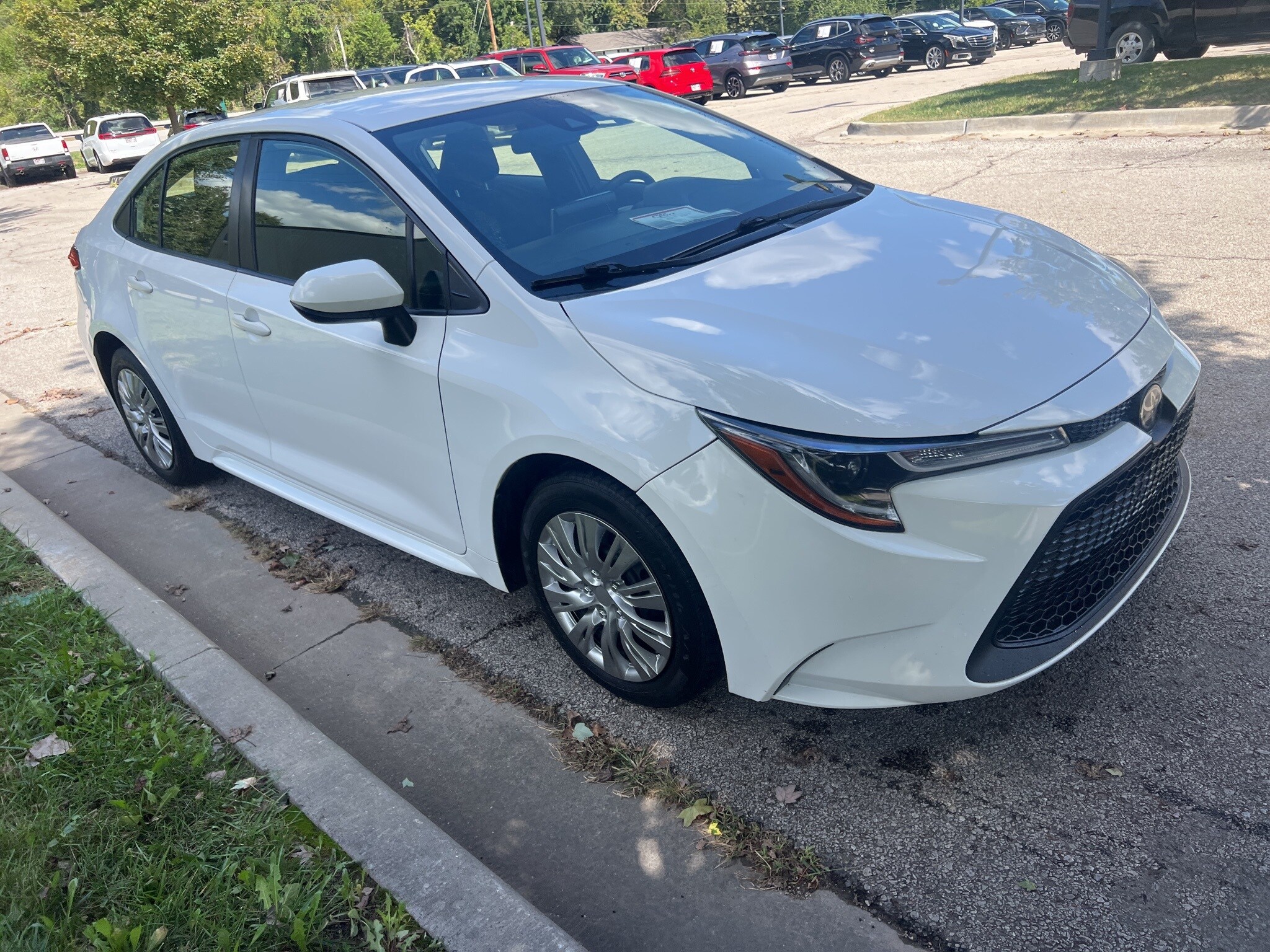2021 Toyota Corolla LE photo 3
