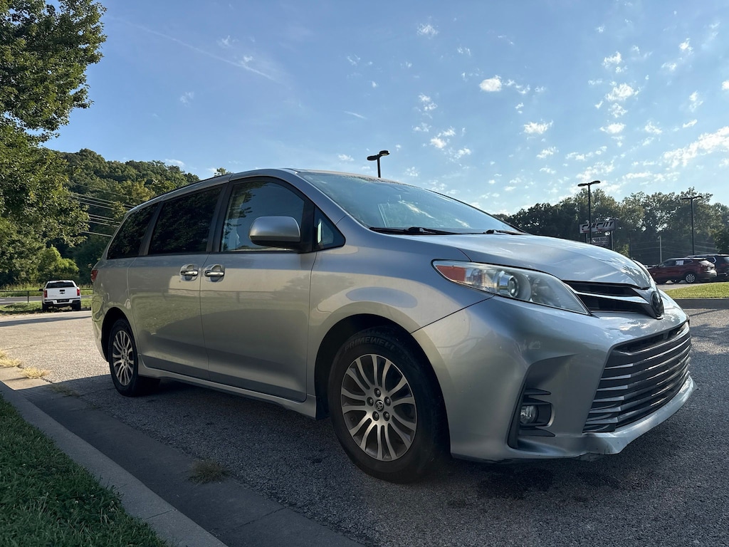 Used 2020 Toyota Sienna XLE Minivan/Van