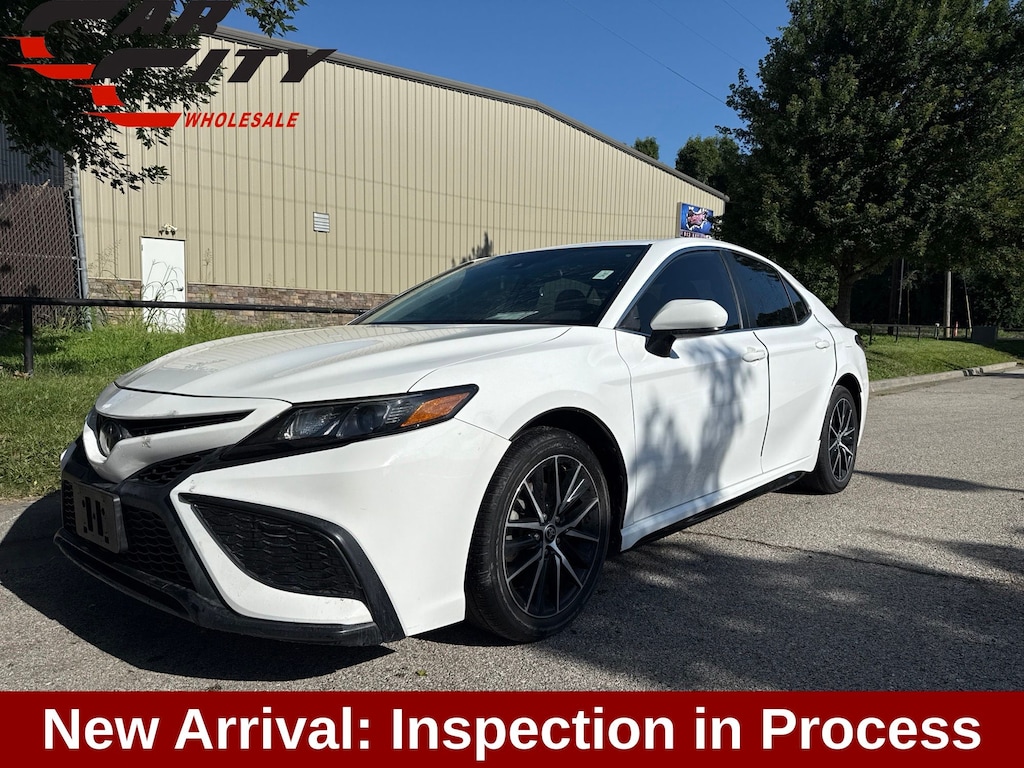 Used 2021 Toyota Camry SE Sedan