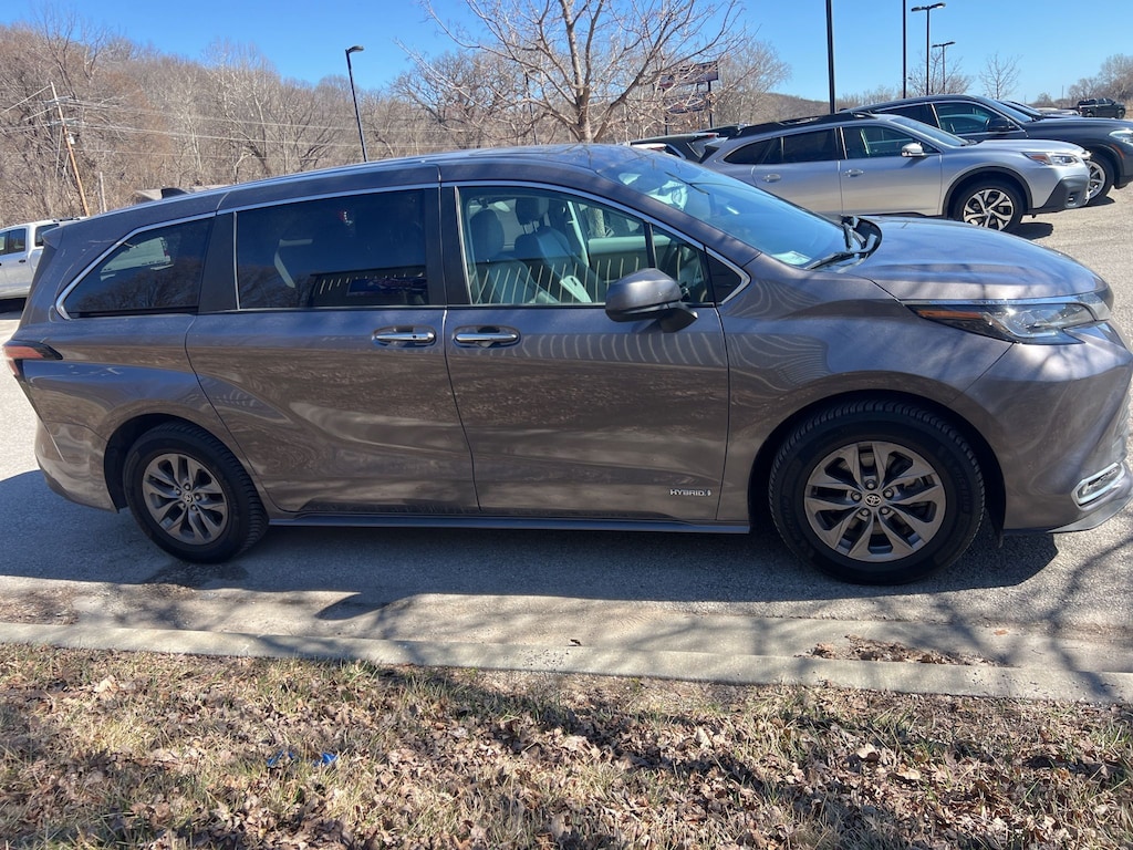 Used 2021 Toyota Sienna XLE Minivan/Van