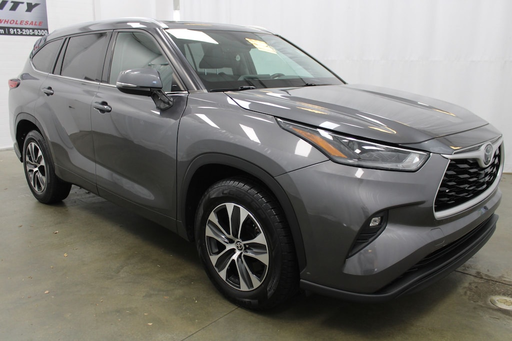 Used 2021 Toyota Highlander XLE SUV