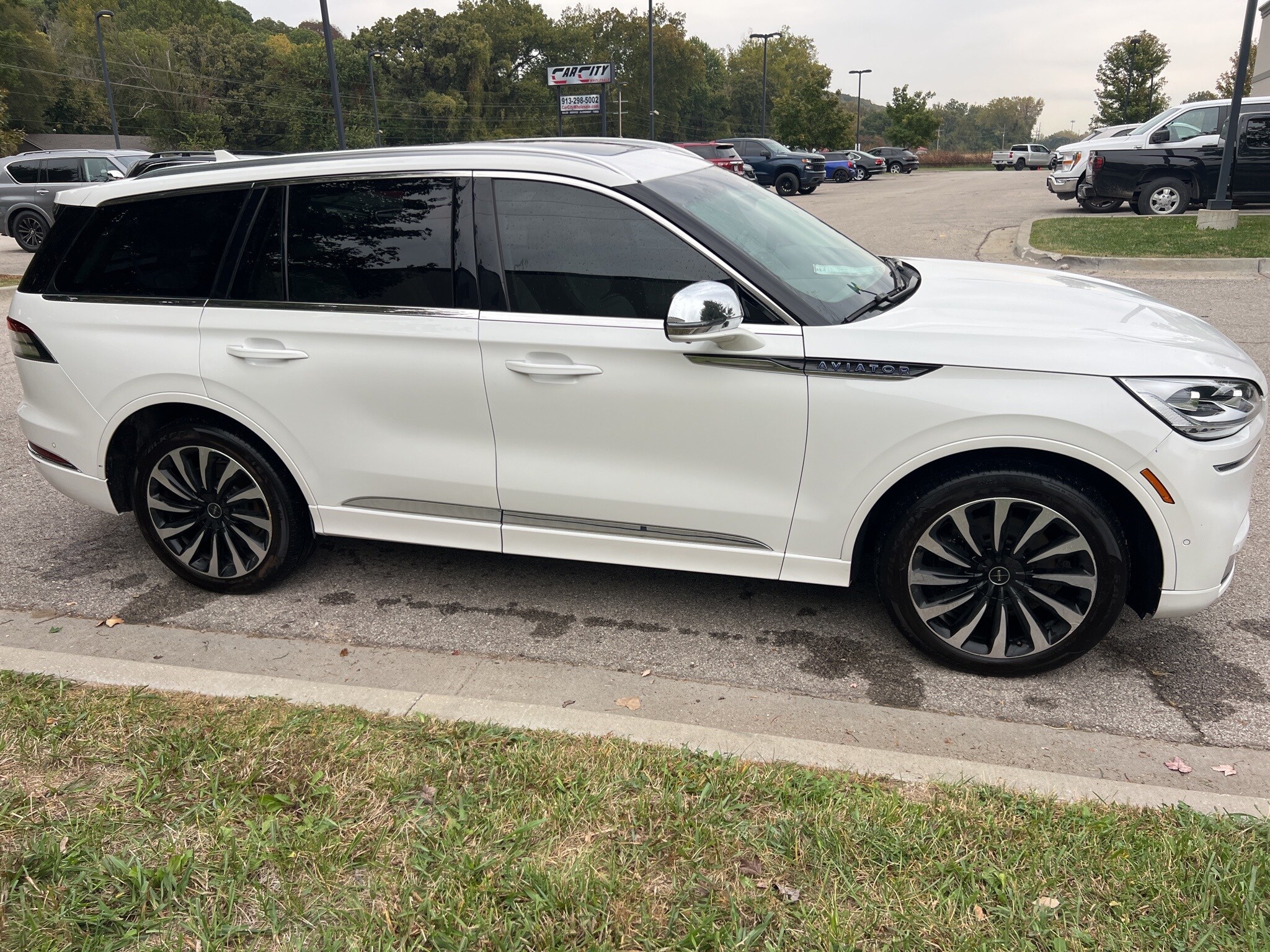 2020 Lincoln Aviator Black Label Grand Touring photo 2