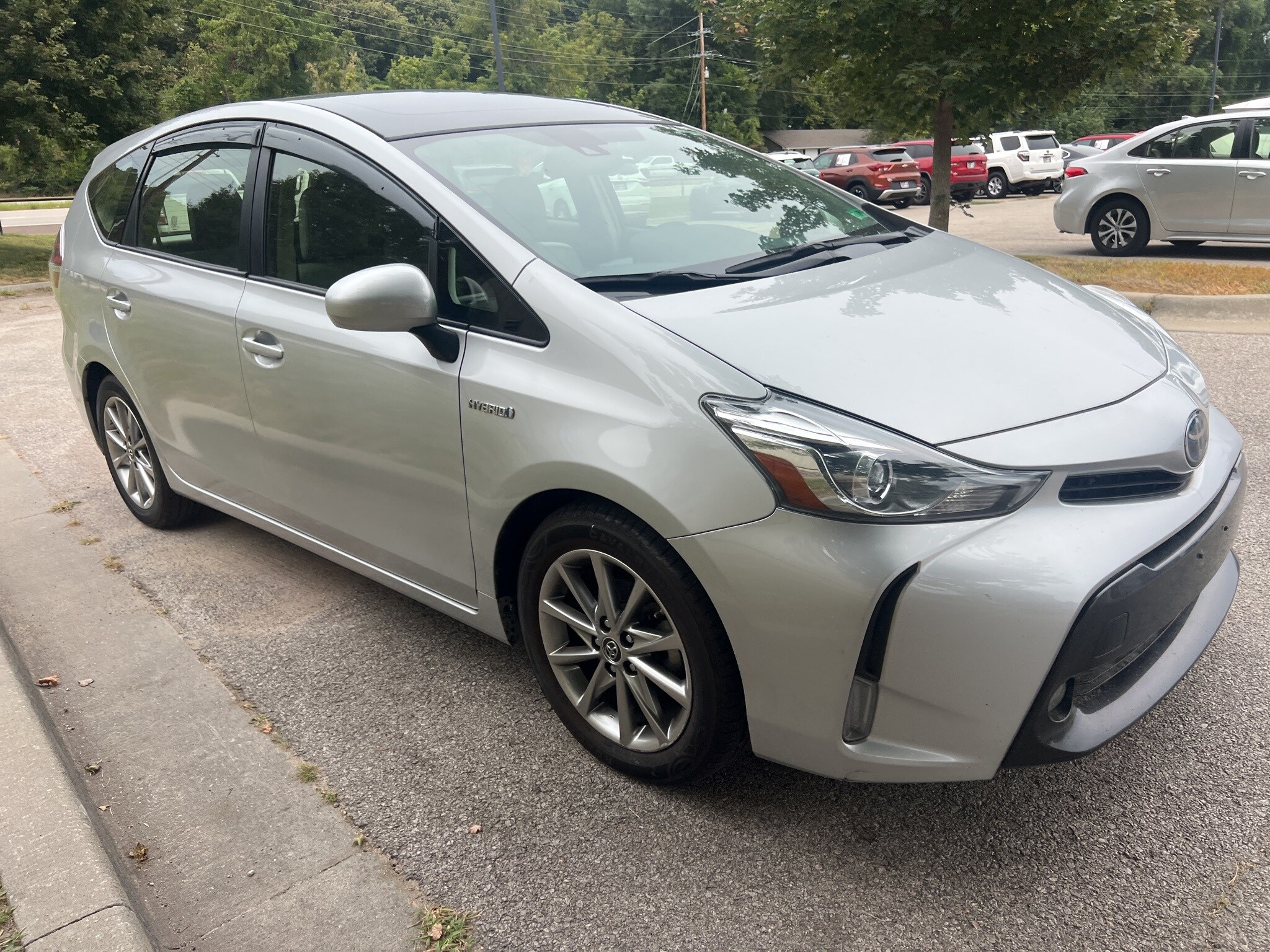 2017 Toyota Prius V Five photo 3