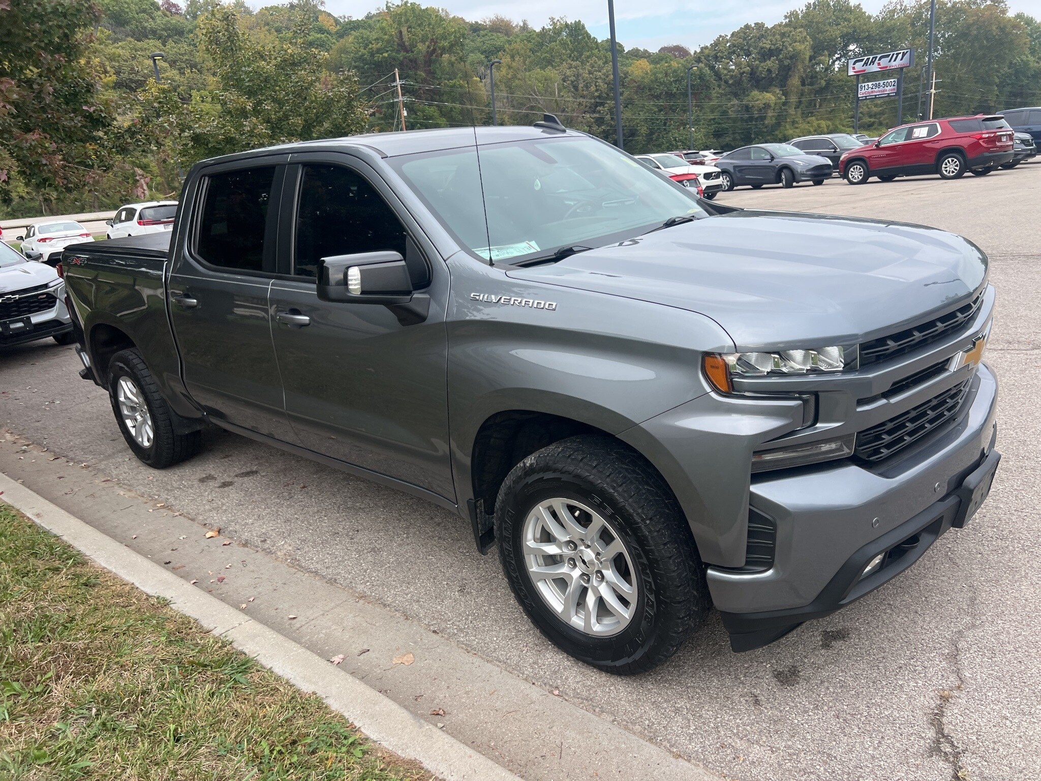 2019 Chevrolet Silverado 1500 RST photo 3