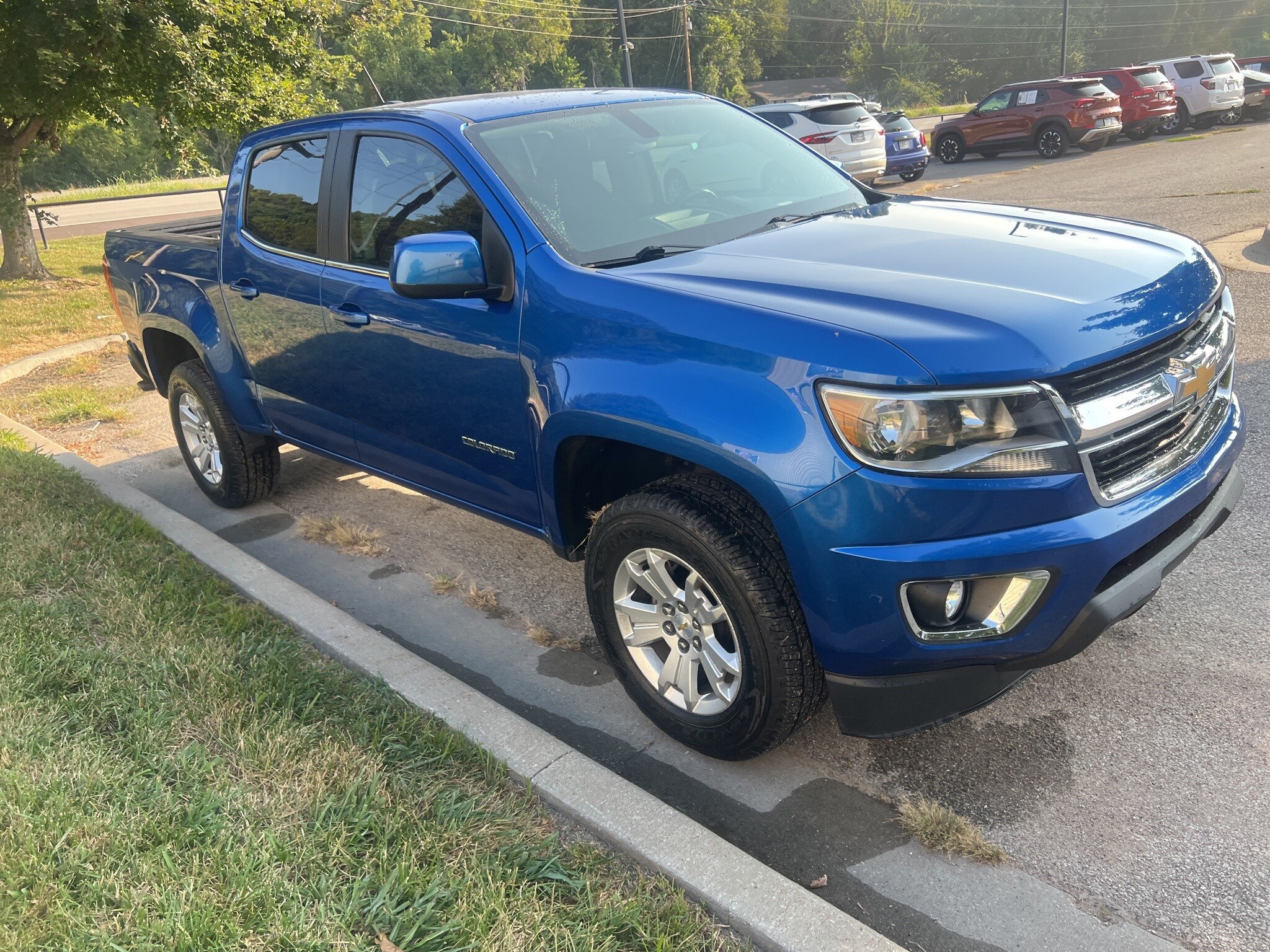 2019 Chevrolet Colorado LT photo 3