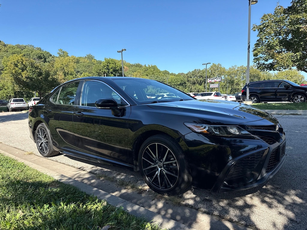 Used 2022 Toyota Camry SE Sedan