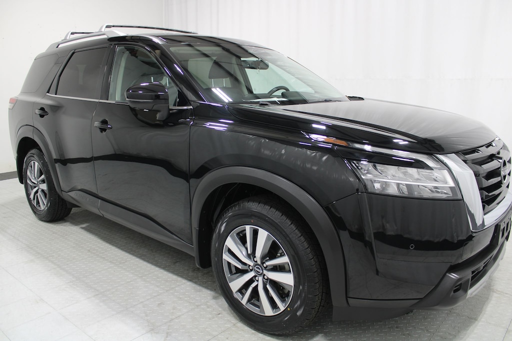 Used 2024 Nissan Pathfinder SL SUV