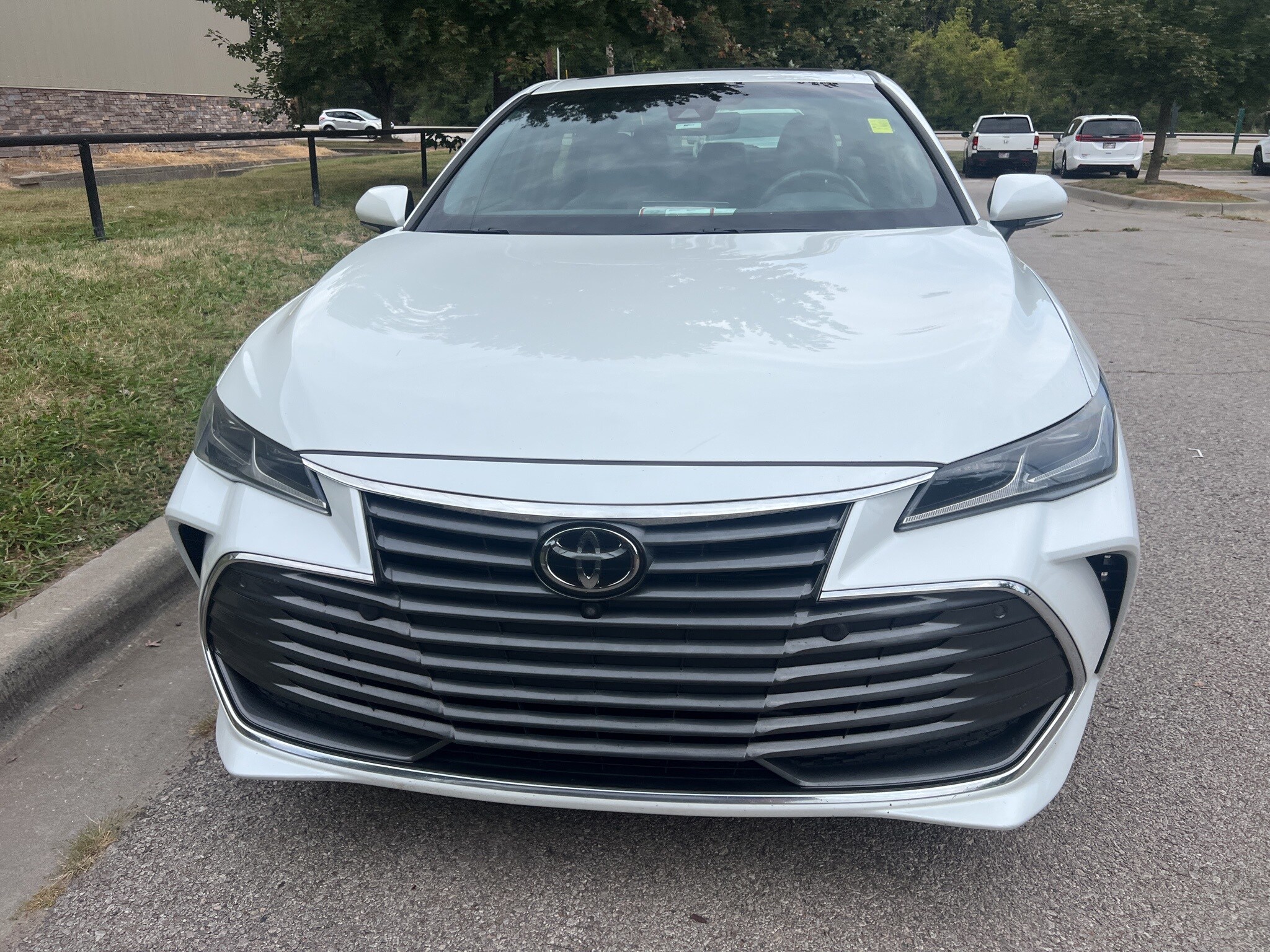 2021 Toyota Avalon Limited photo 2