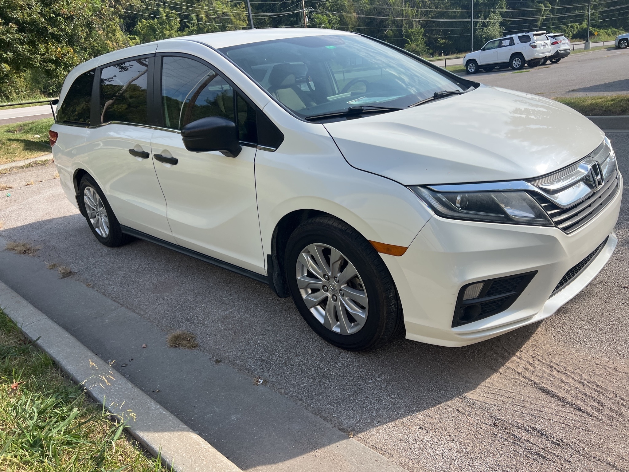 2018 Honda Odyssey LX photo 2