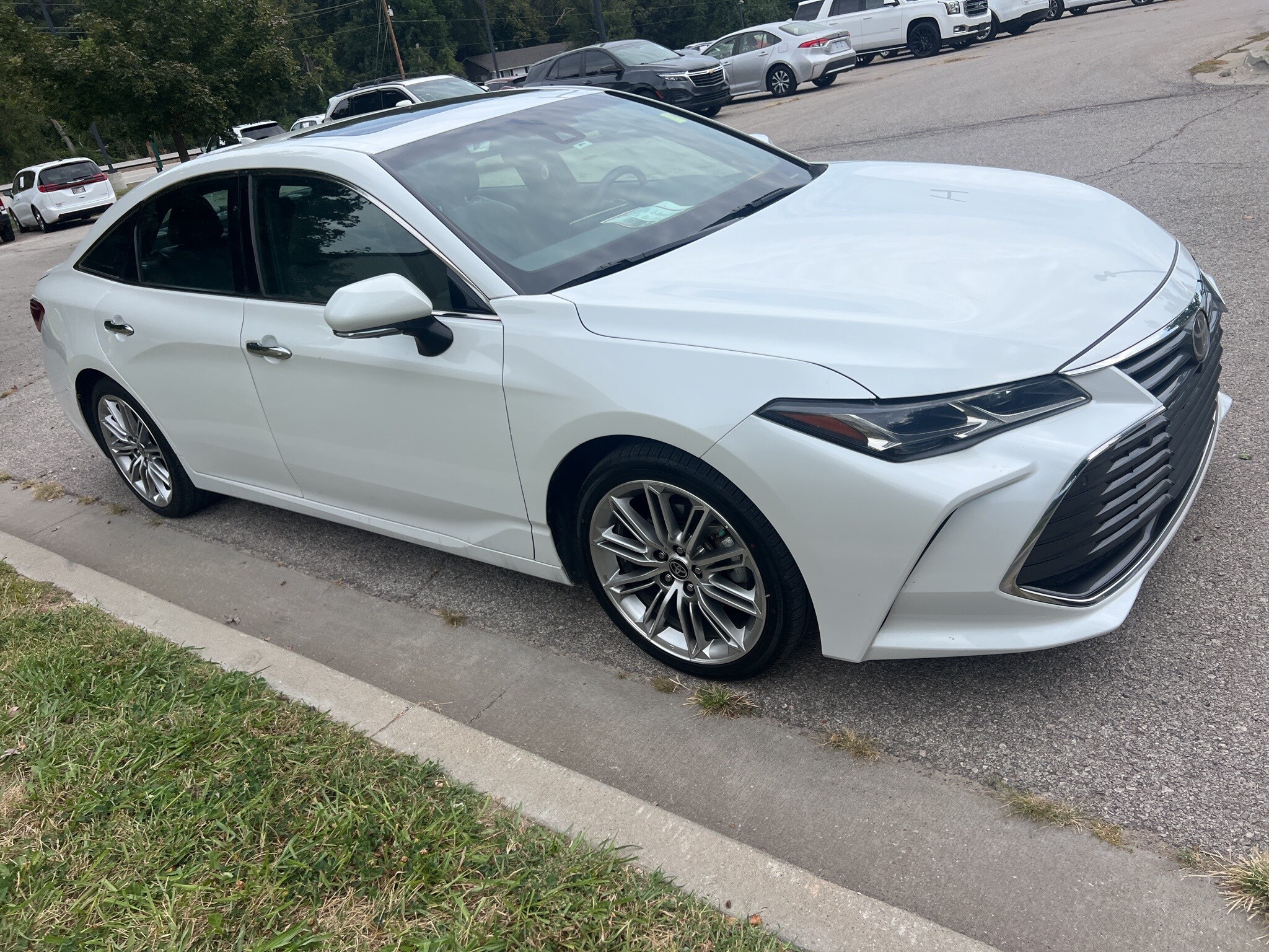 2021 Toyota Avalon Limited photo 3