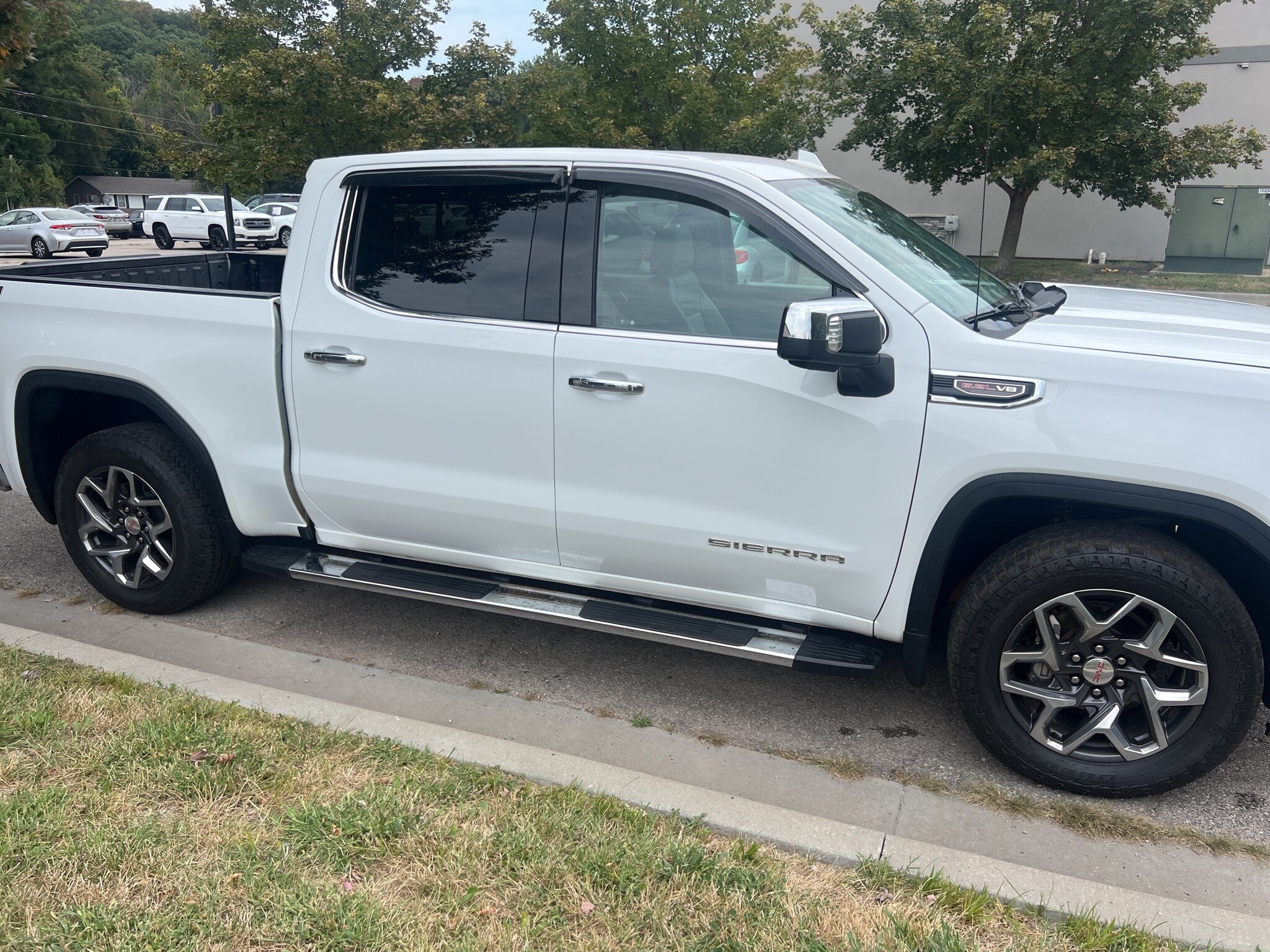 2024 Gmc Sierra 1500 SLT photo 4