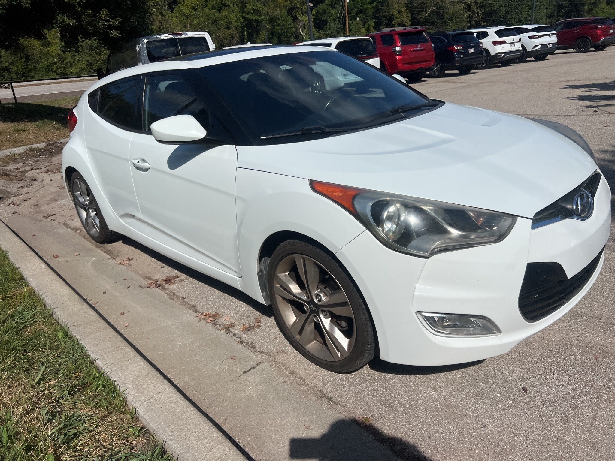2016 Hyundai Veloster Base photo 2