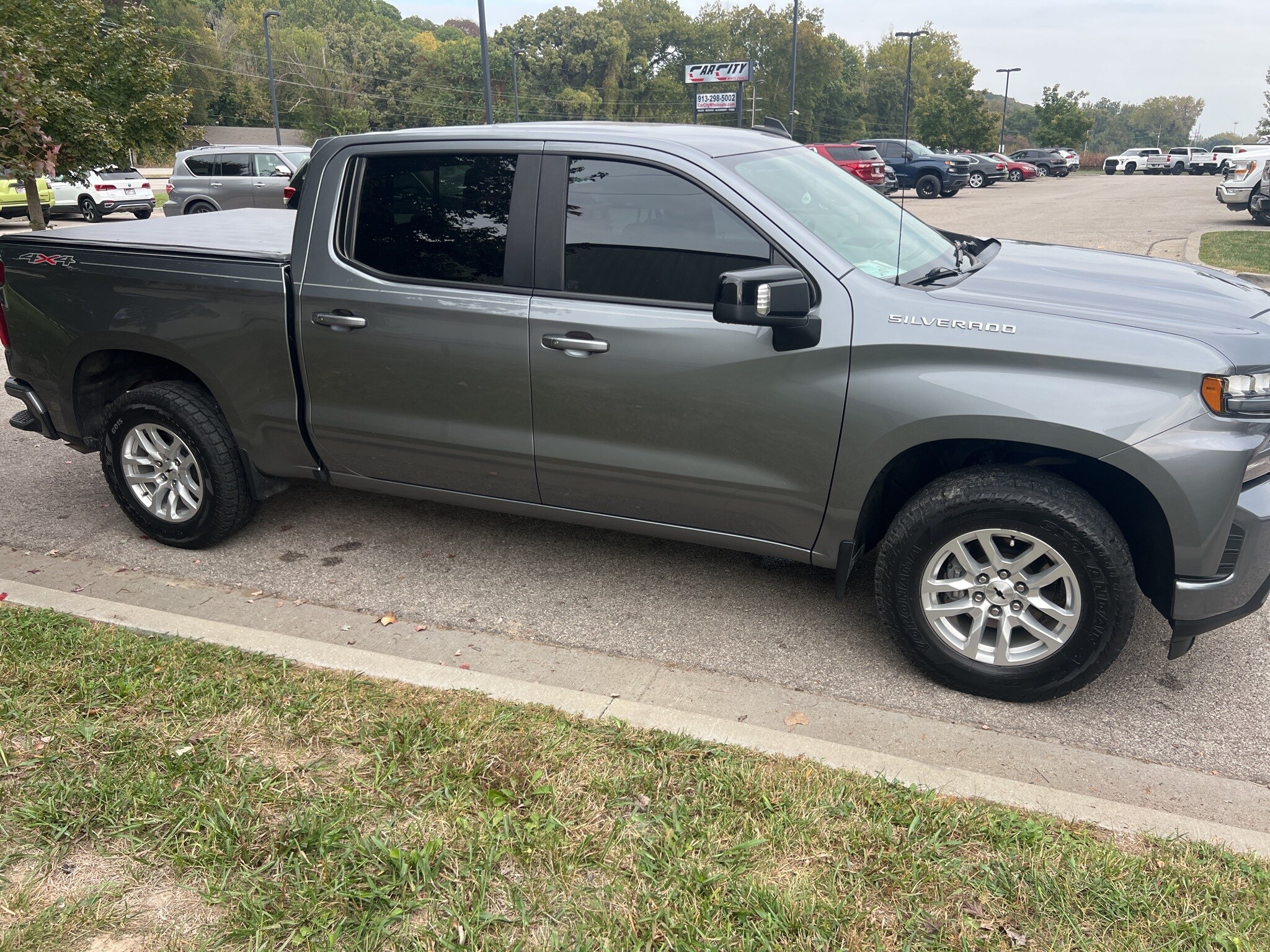 2019 Chevrolet Silverado 1500 RST photo 4