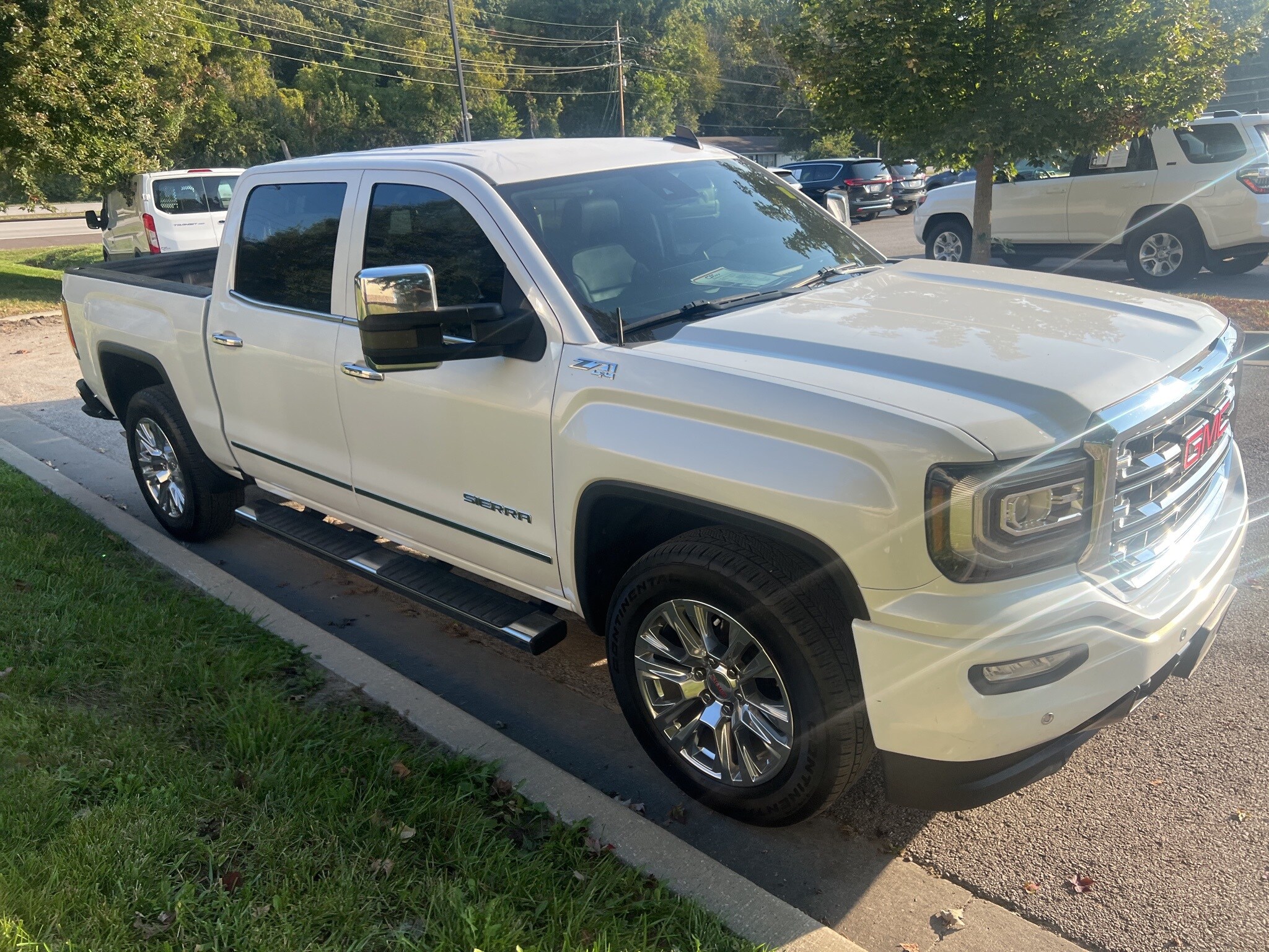 2017 Gmc Sierra SLT photo 2