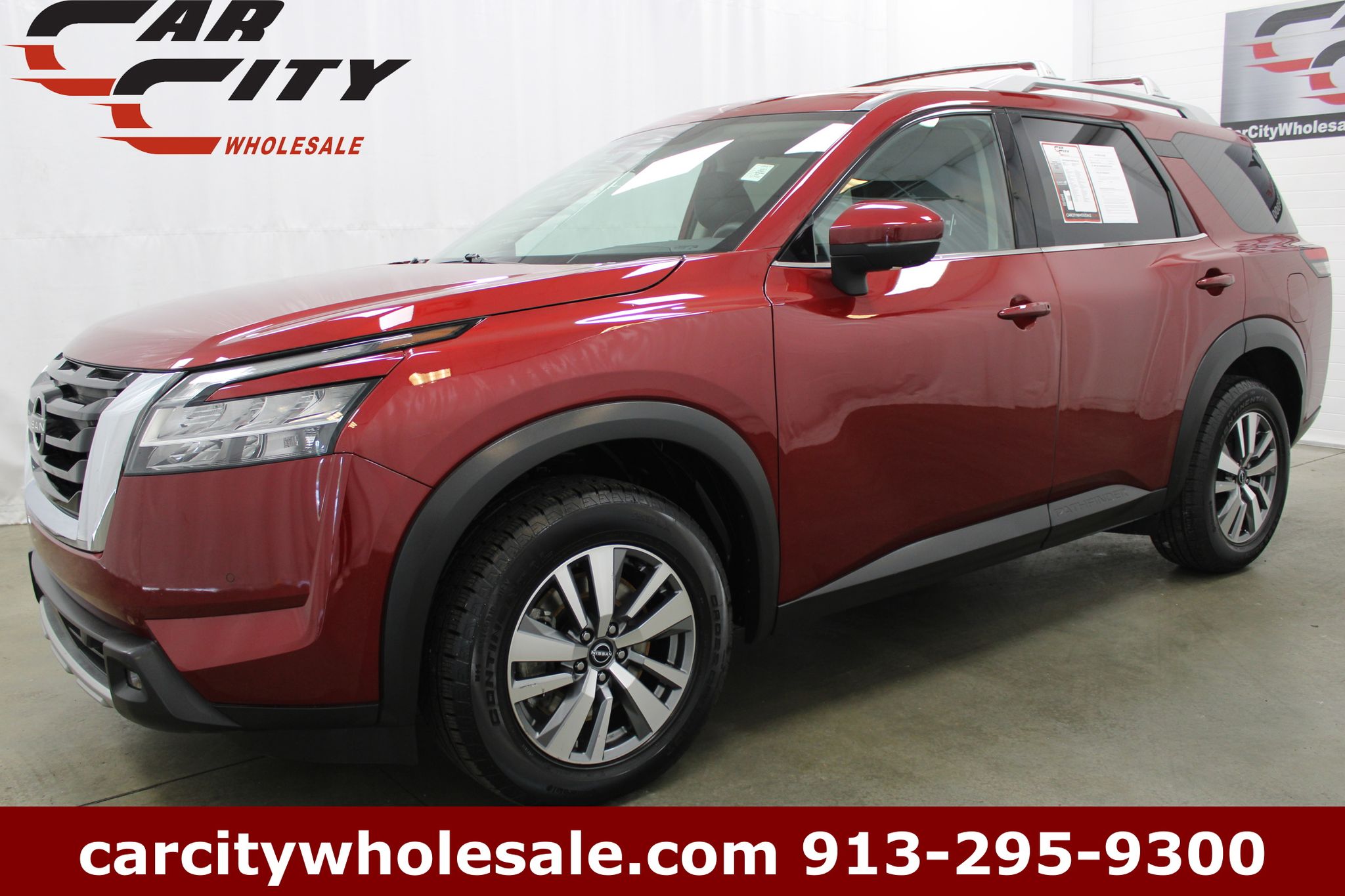 2023 Nissan Pathfinder SL 4WD's photo