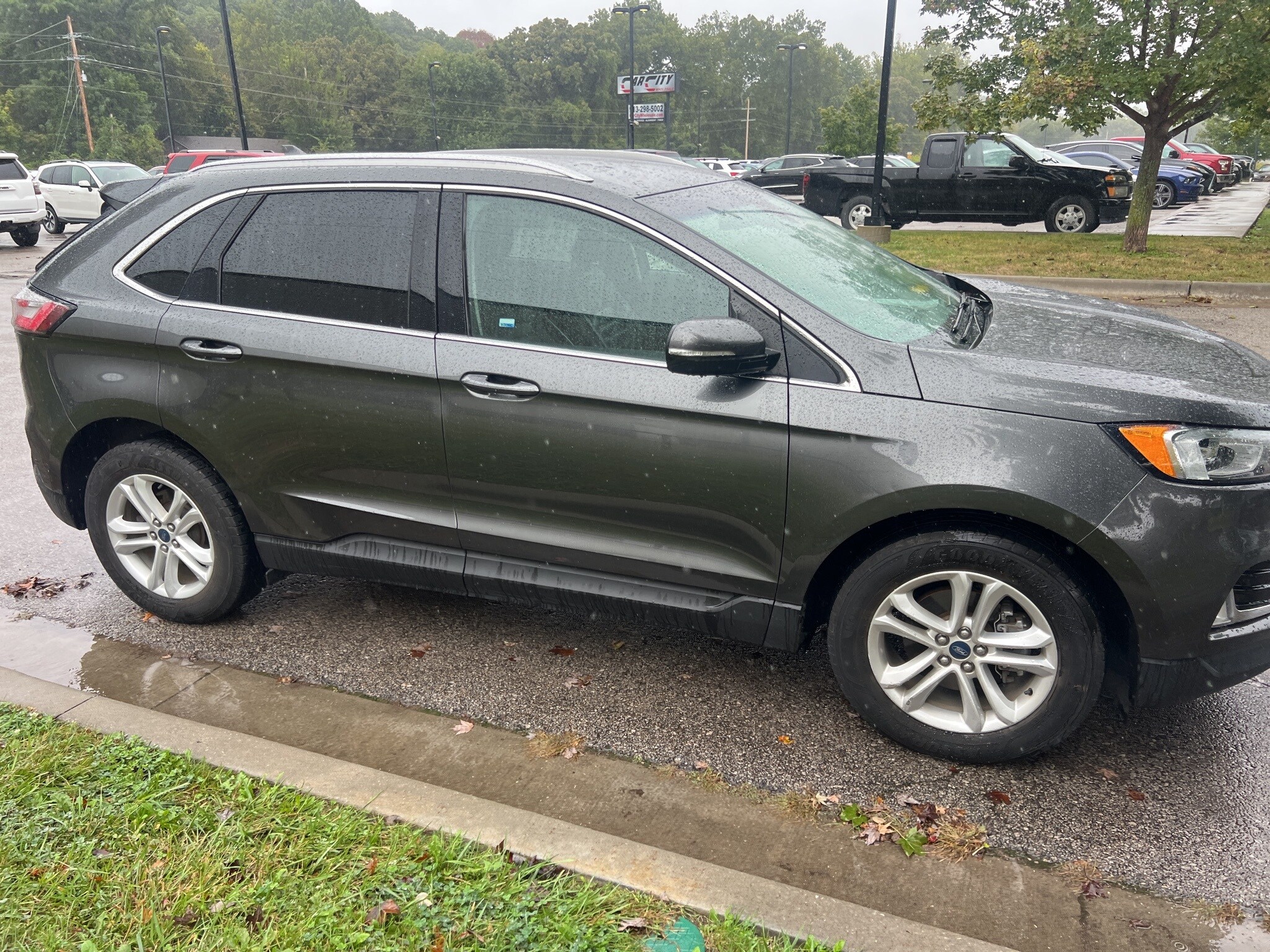 2019 Ford Edge SEL photo 4