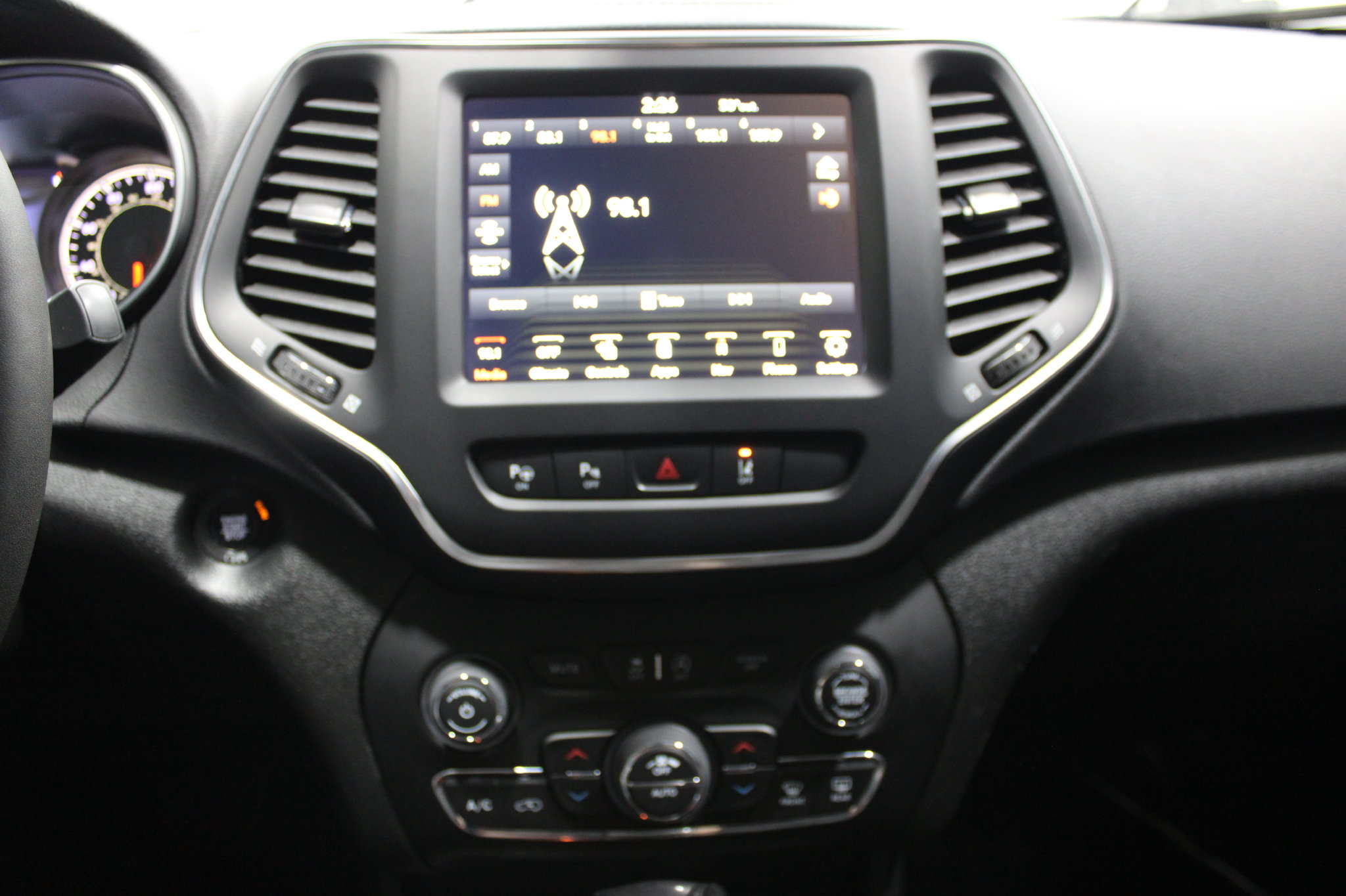 2023 Jeep Cherokee Altitude Lux - Photo 32