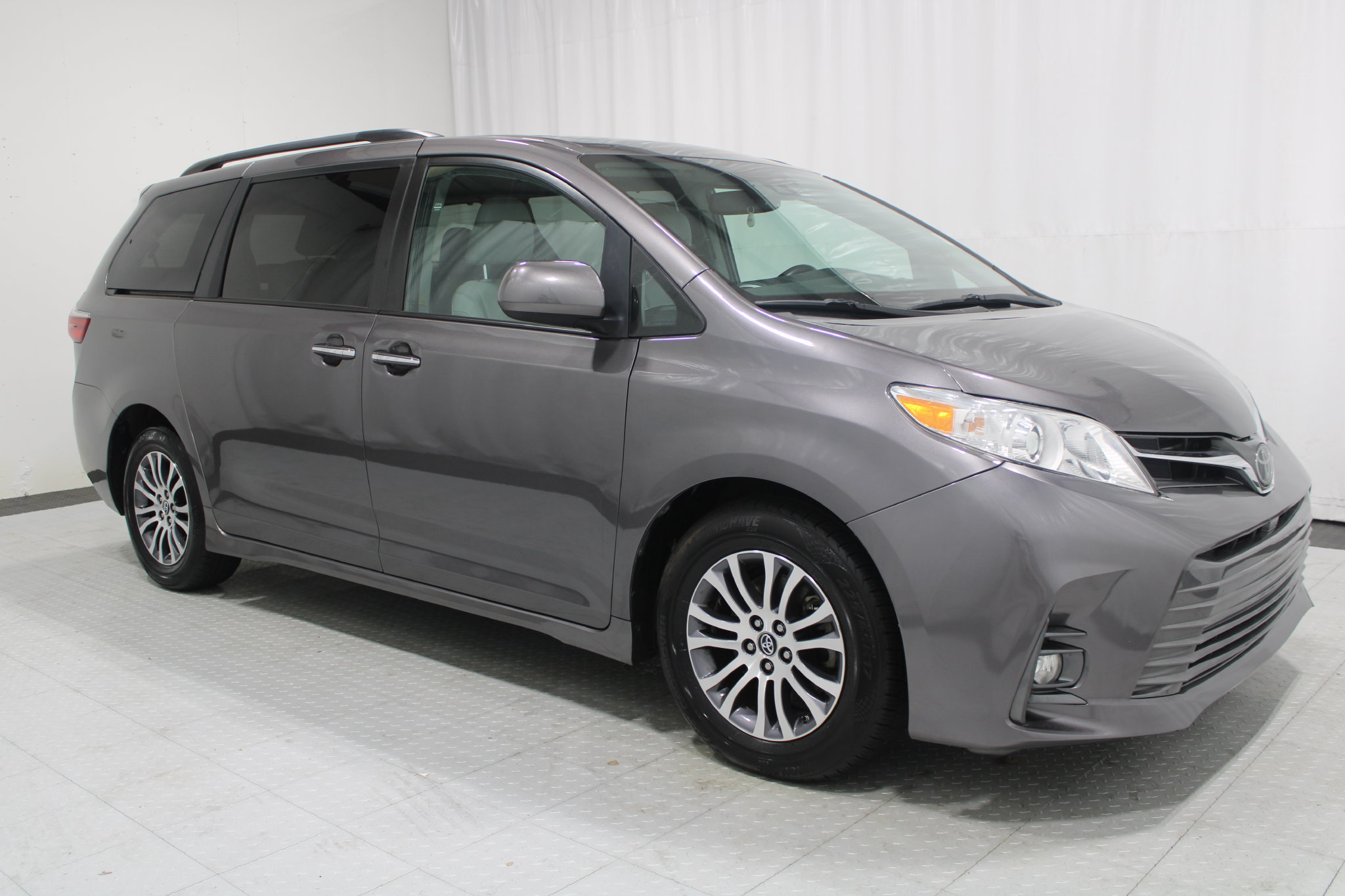 Used 2020 Toyota Sienna XLE Minivan/Van