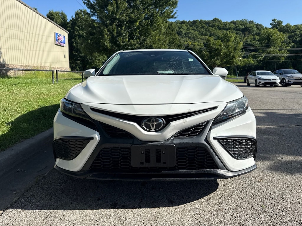 Used 2021 Toyota Camry SE Sedan