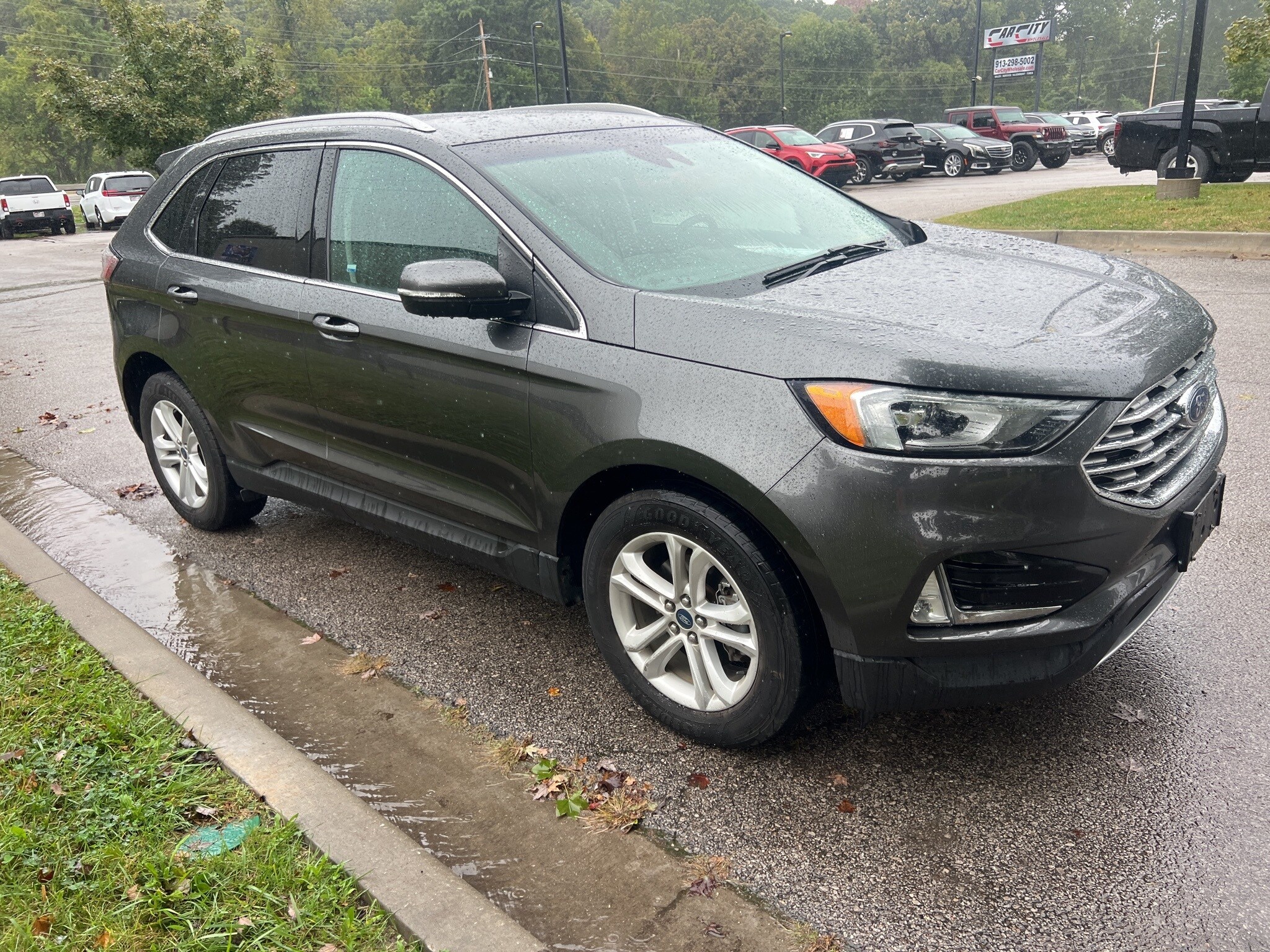 2019 Ford Edge SEL photo 3