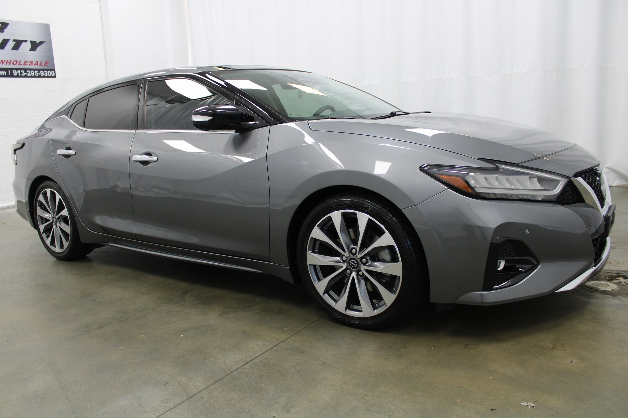 2023 Nissan Maxima Platinum photo 3