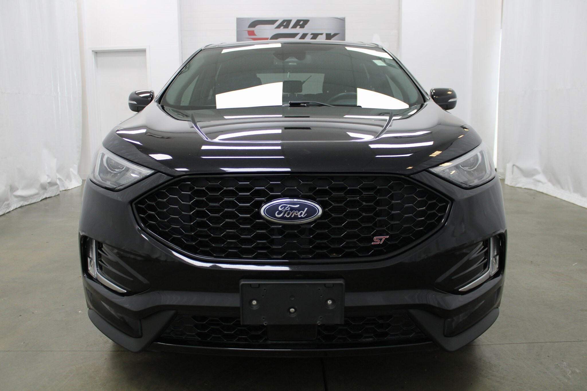 2022 Ford Edge ST photo 2