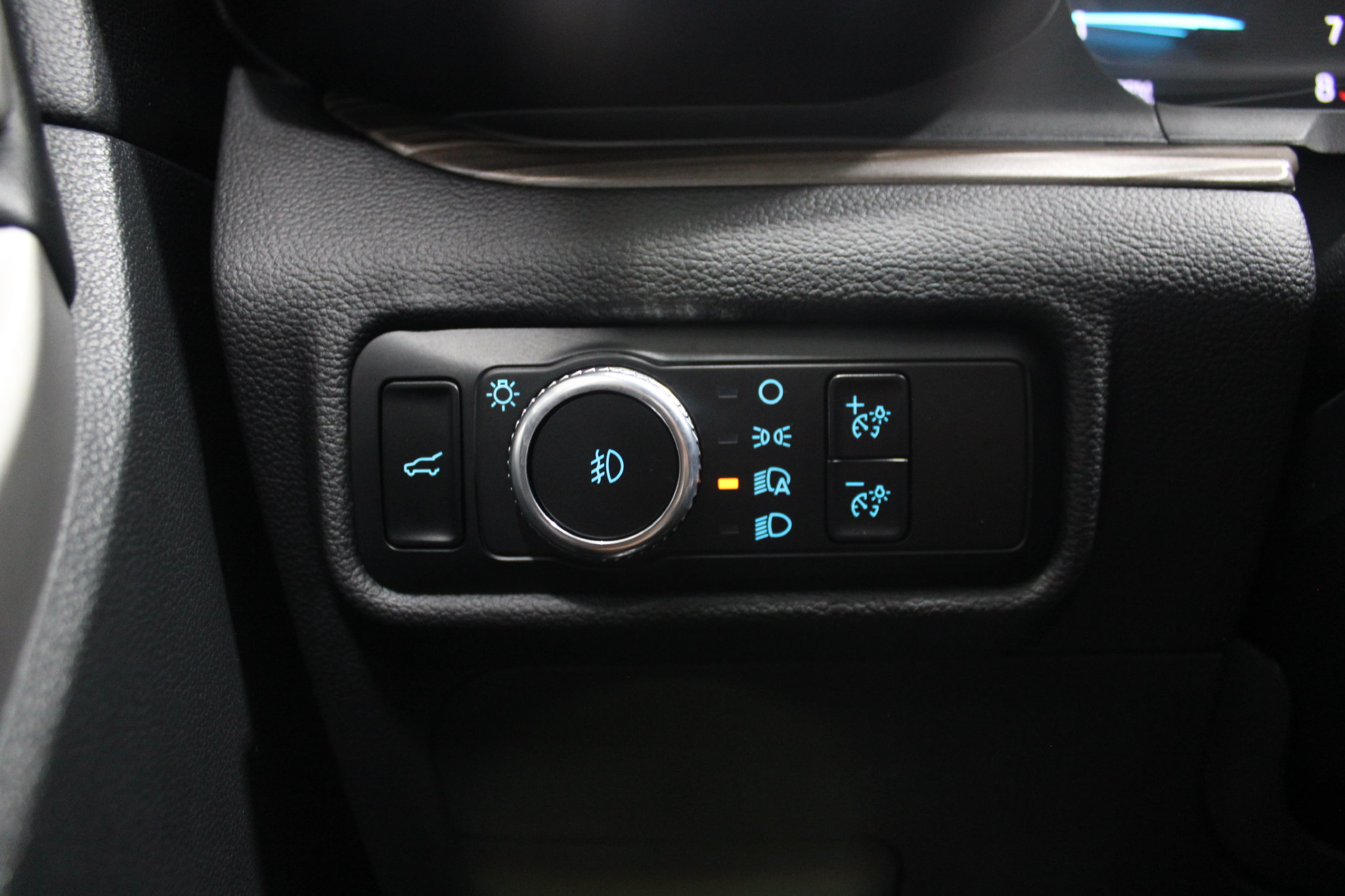 2023 Ford Explorer Limited - Photo 37