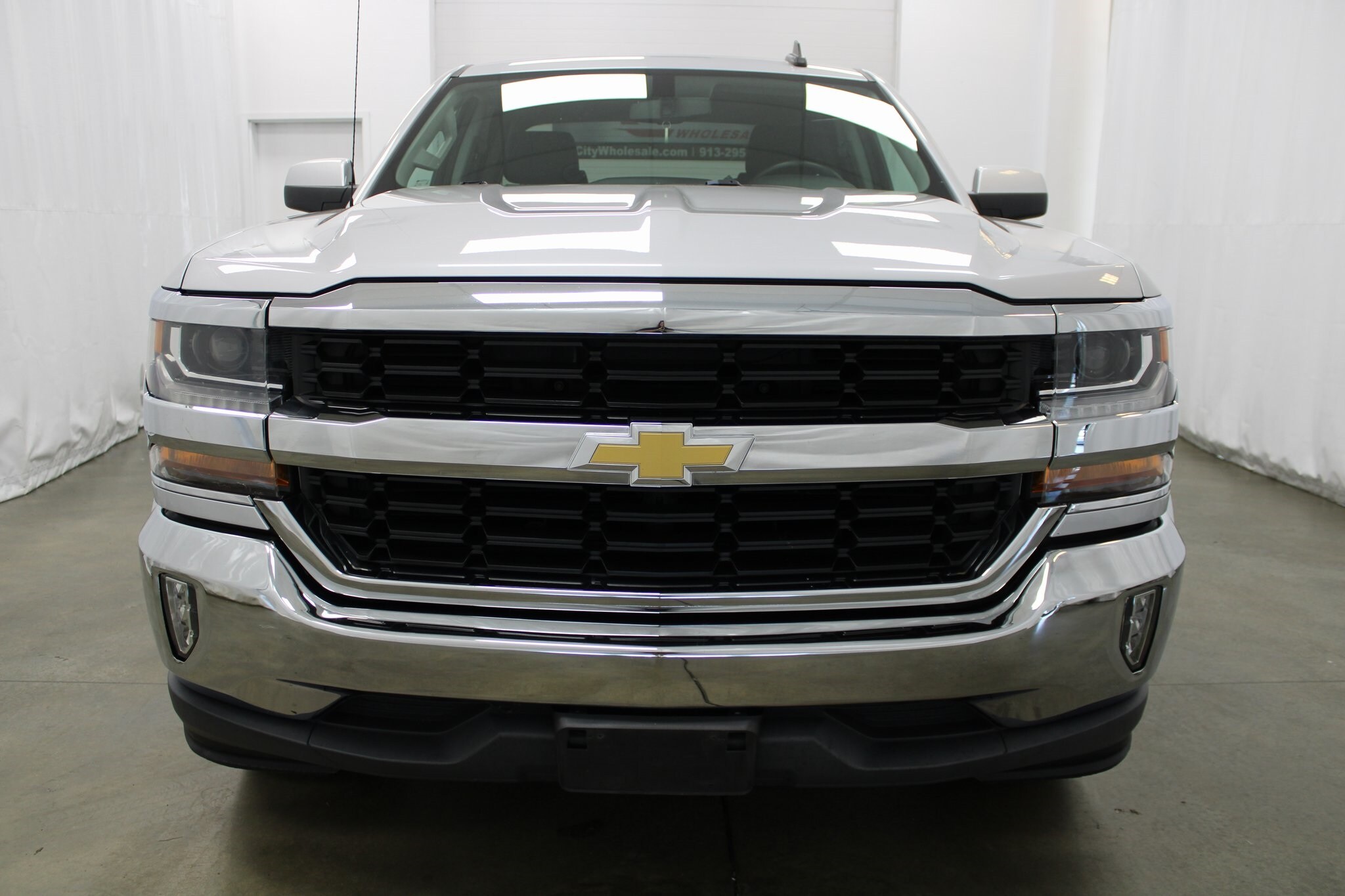 2017 Chevrolet Silverado 1500 LT photo 2
