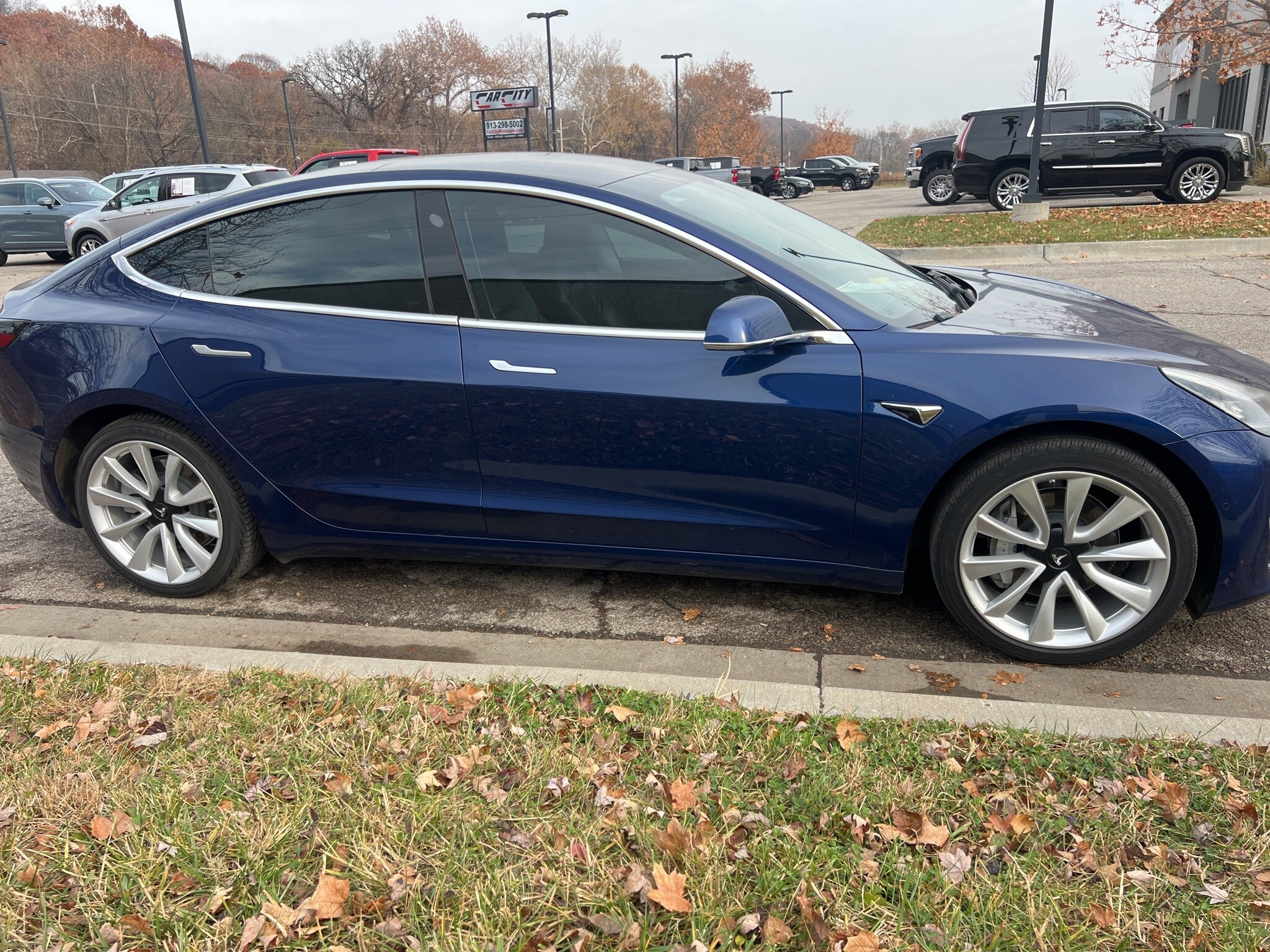 2019 Tesla Model 3 Mid Range photo 4