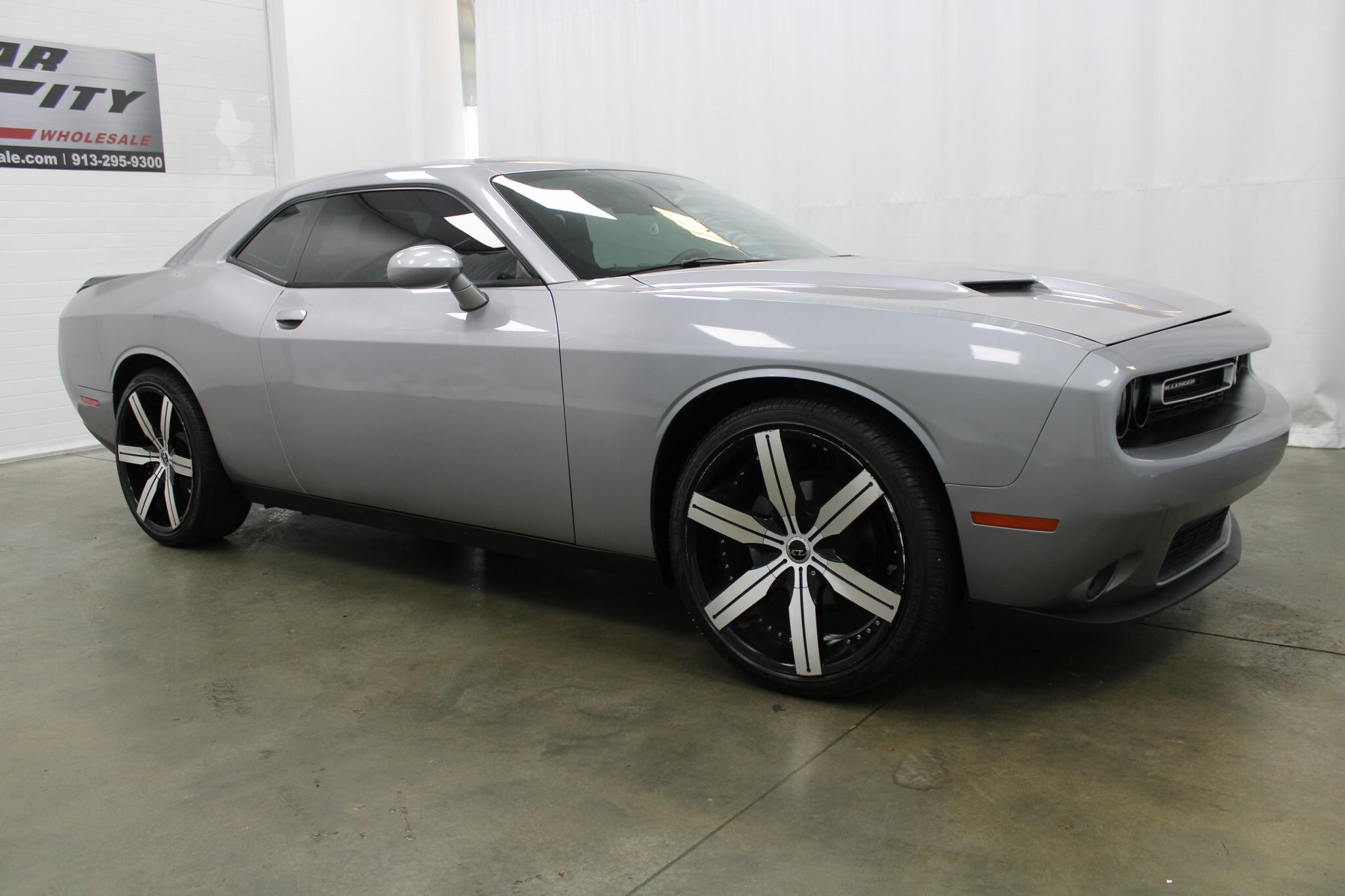 2015 Dodge Challenger SXT photo 3