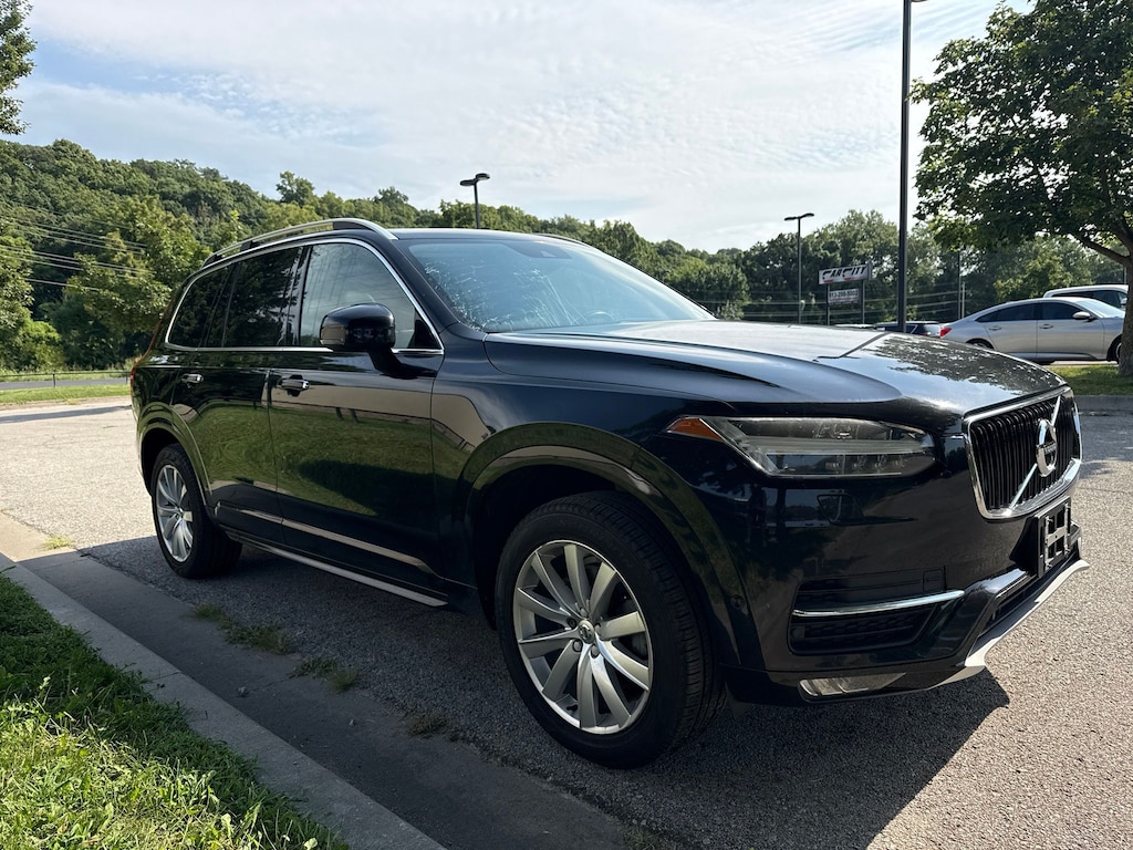 Used 2017 Volvo XC90 T6 Momentum SUV