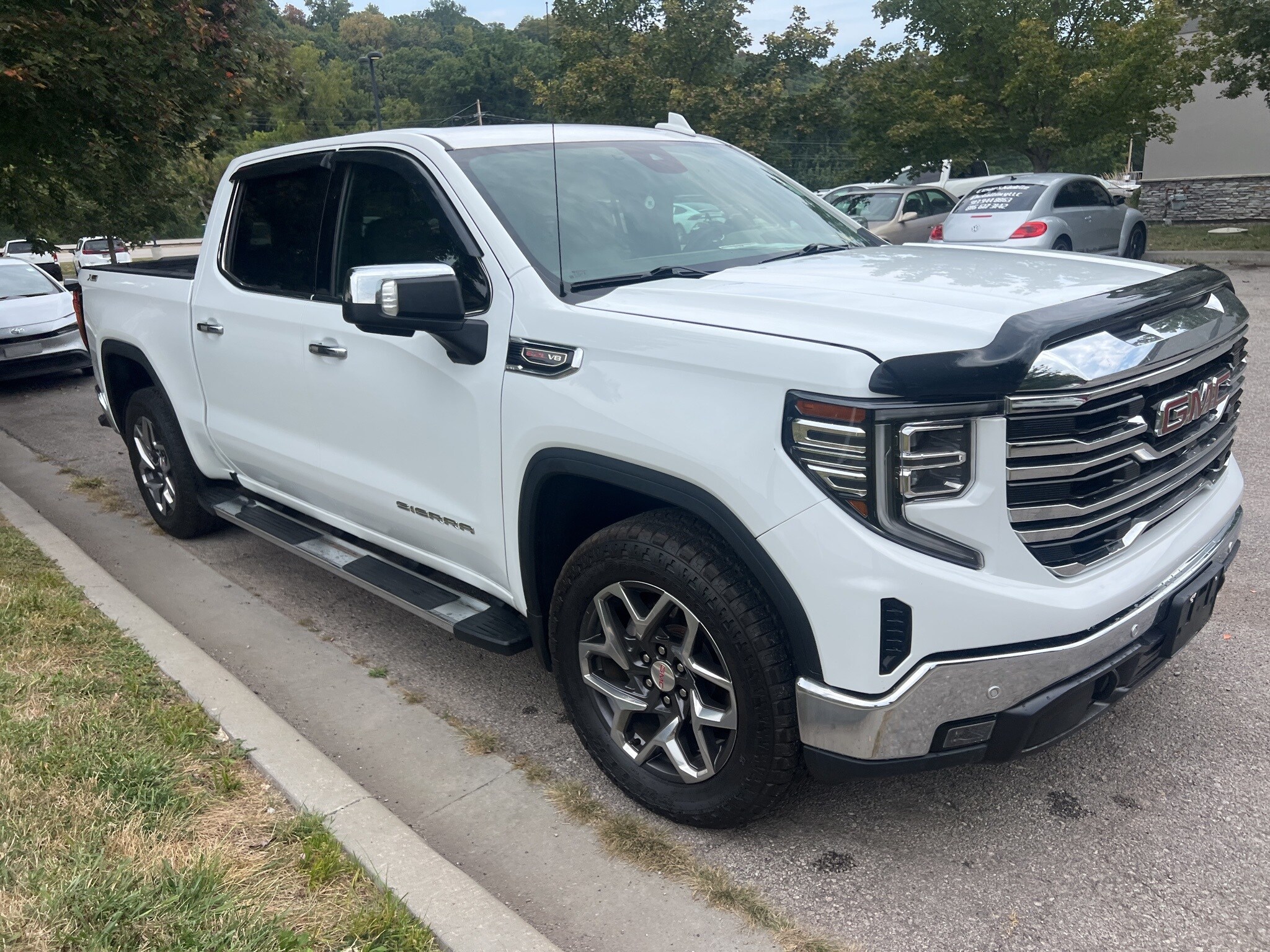 2024 Gmc Sierra 1500 SLT photo 3