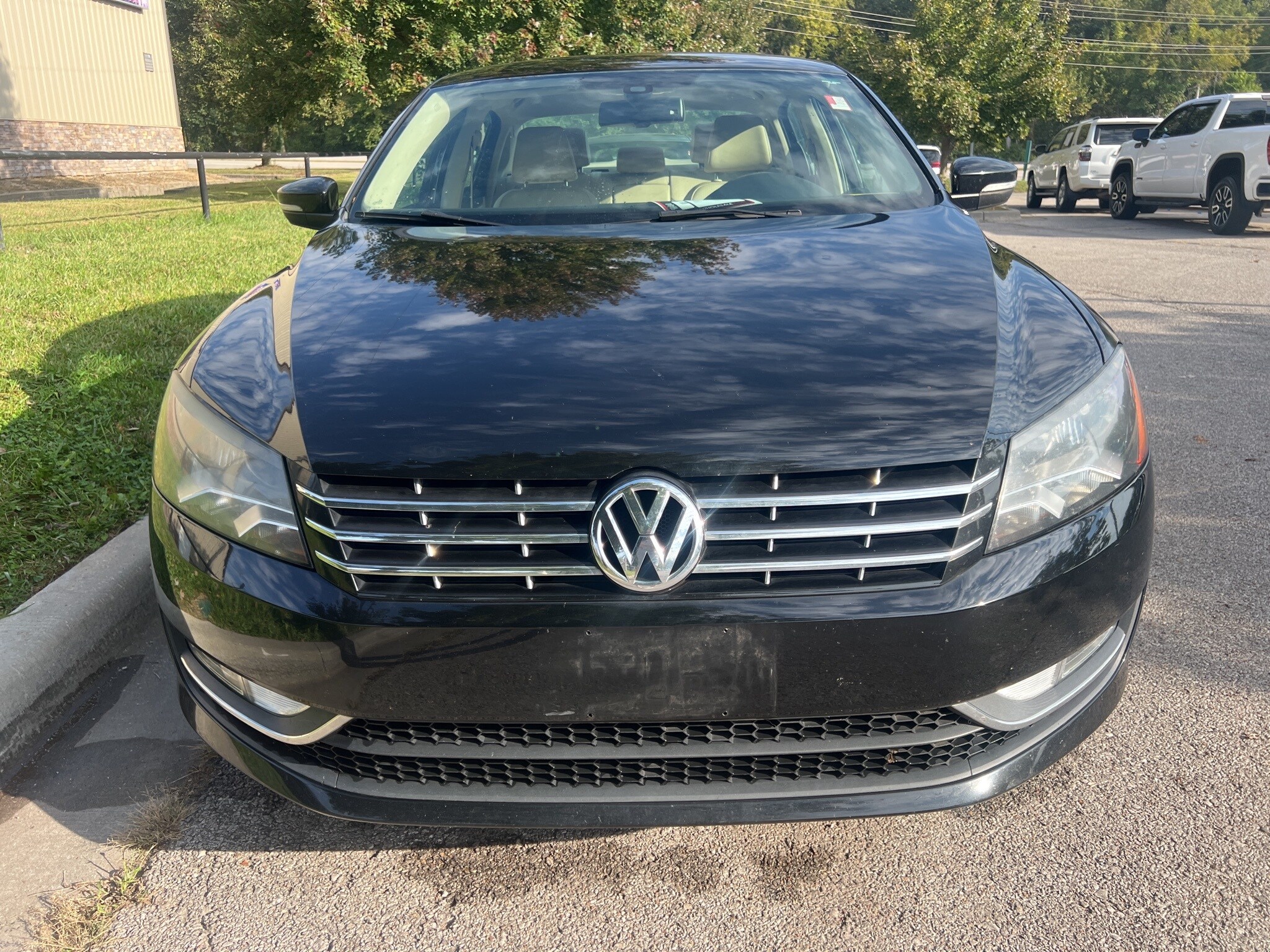 2014 Volkswagen Passat SE photo 2