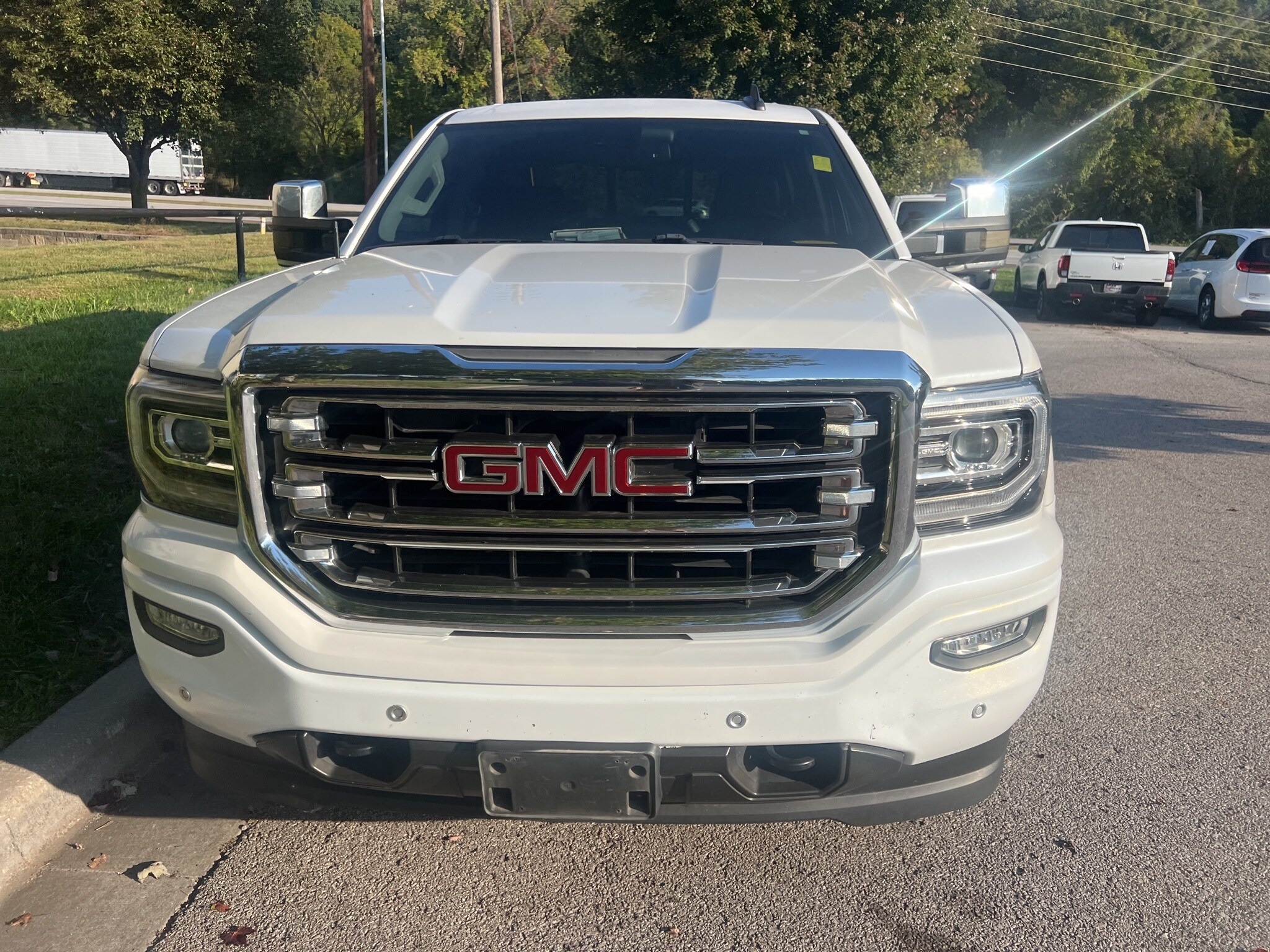 2017 Gmc Sierra 1500 SLT photo 2