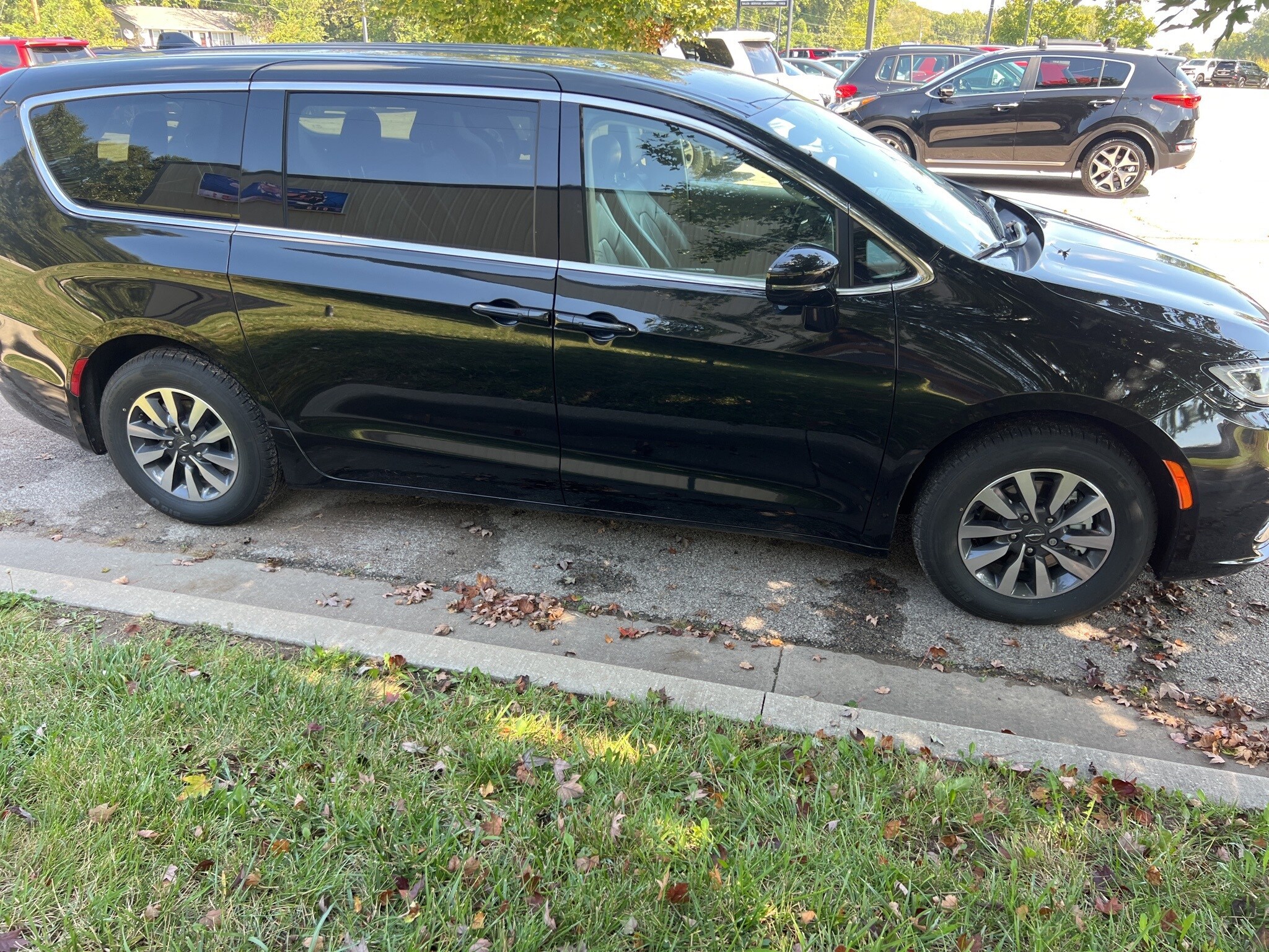 2022 Chrysler Pacifica Hybrid Touring L photo 3