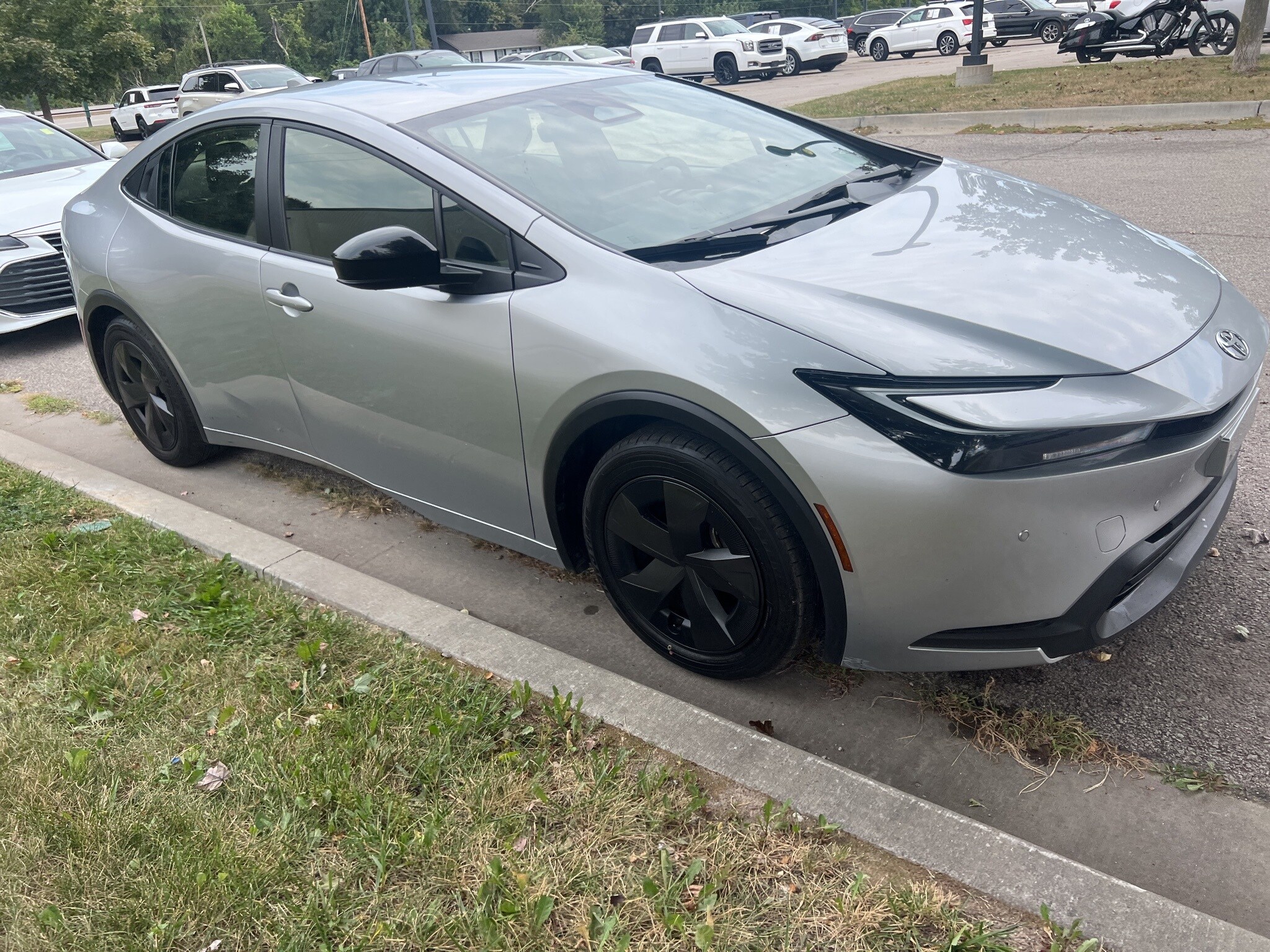 2024 Toyota Prius LE photo 3