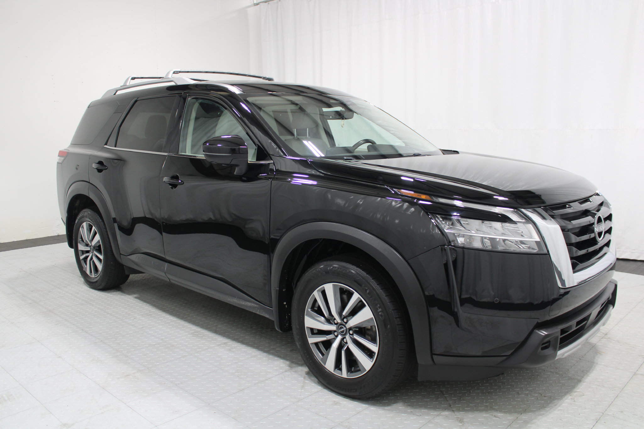 Used 2023 Nissan Pathfinder SL SUV