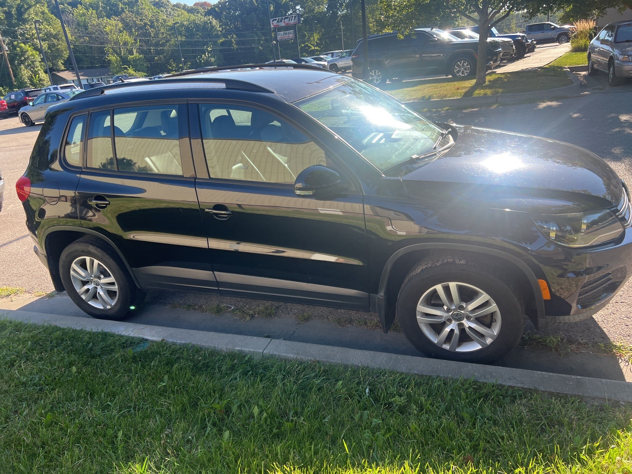 2016 Volkswagen Tiguan S photo 4