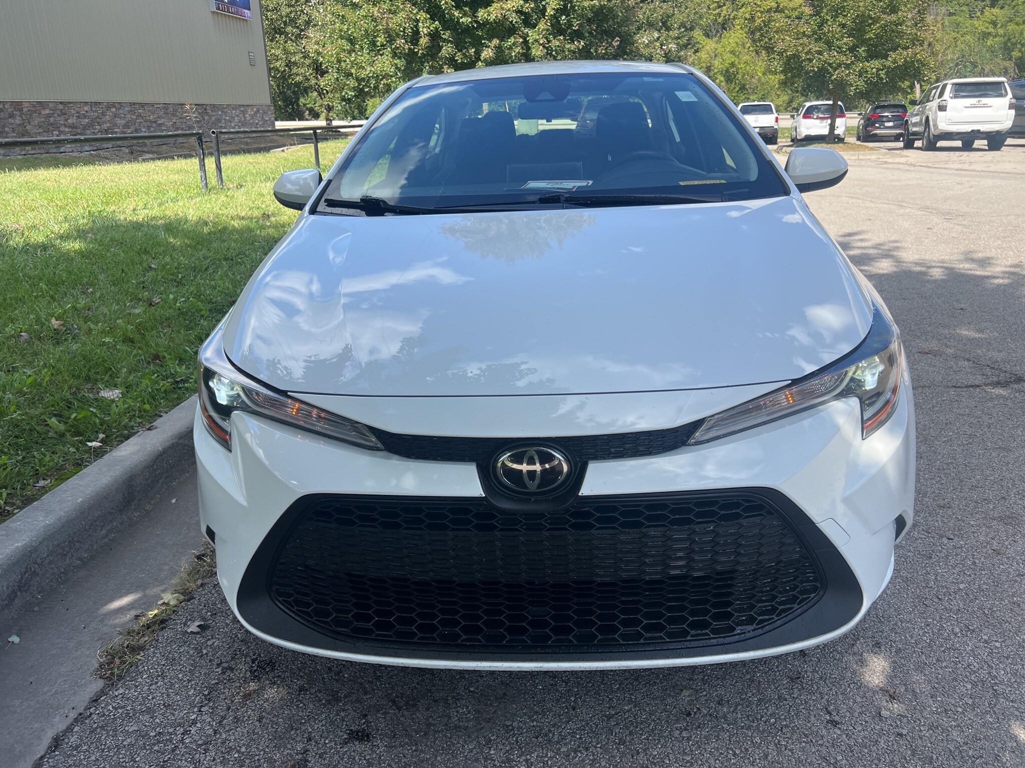 2021 Toyota Corolla LE photo 2