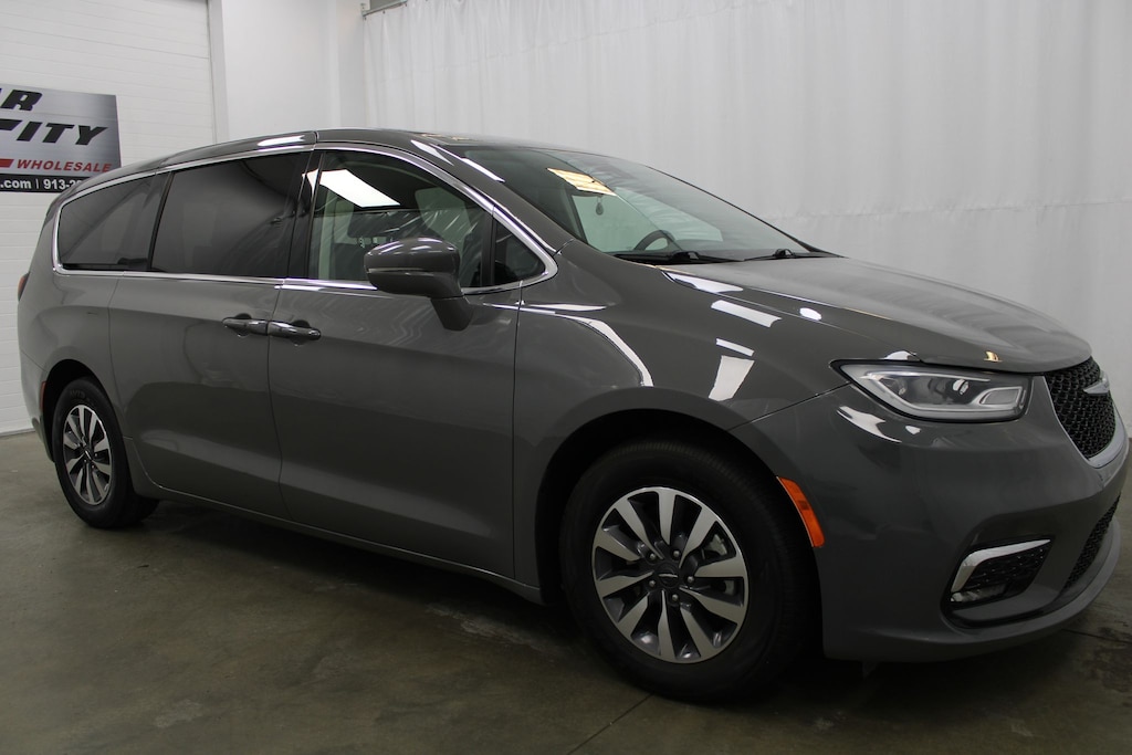 Used 2022 Chrysler Pacifica Hybrid Touring L Minivan/Van