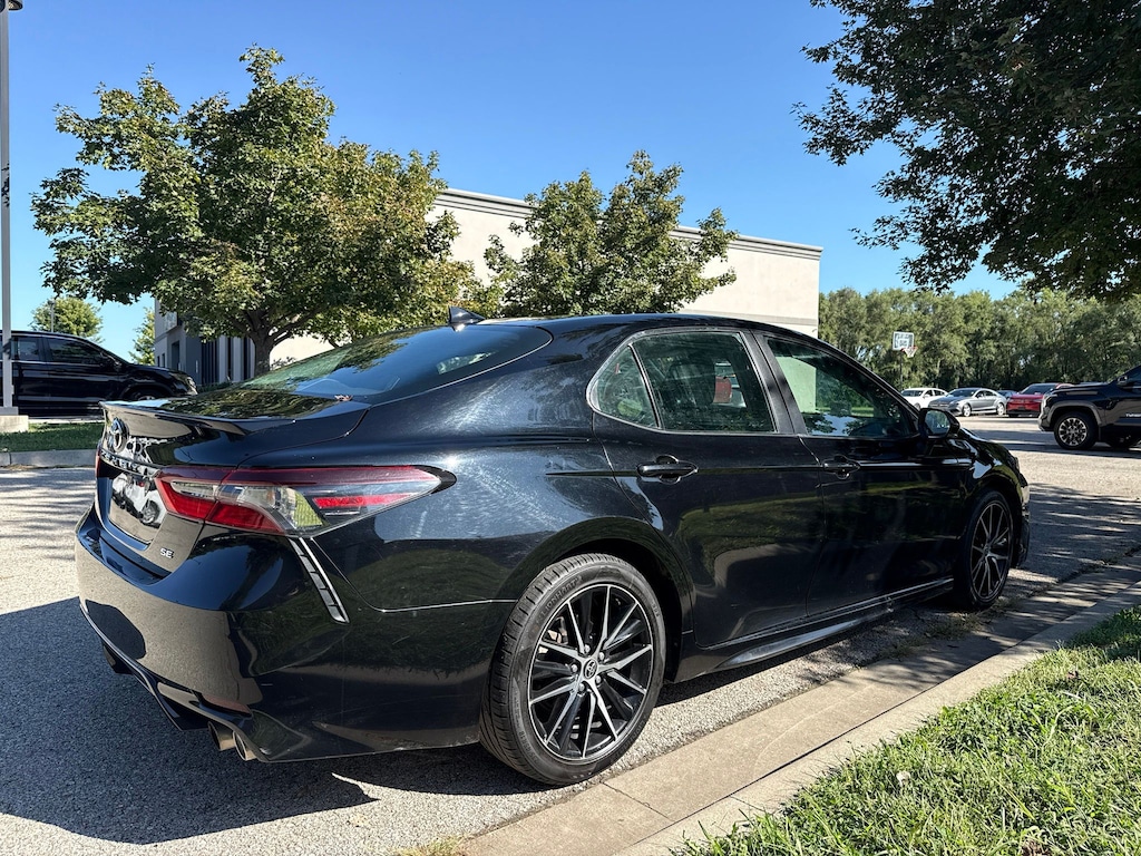 Used 2022 Toyota Camry SE Sedan