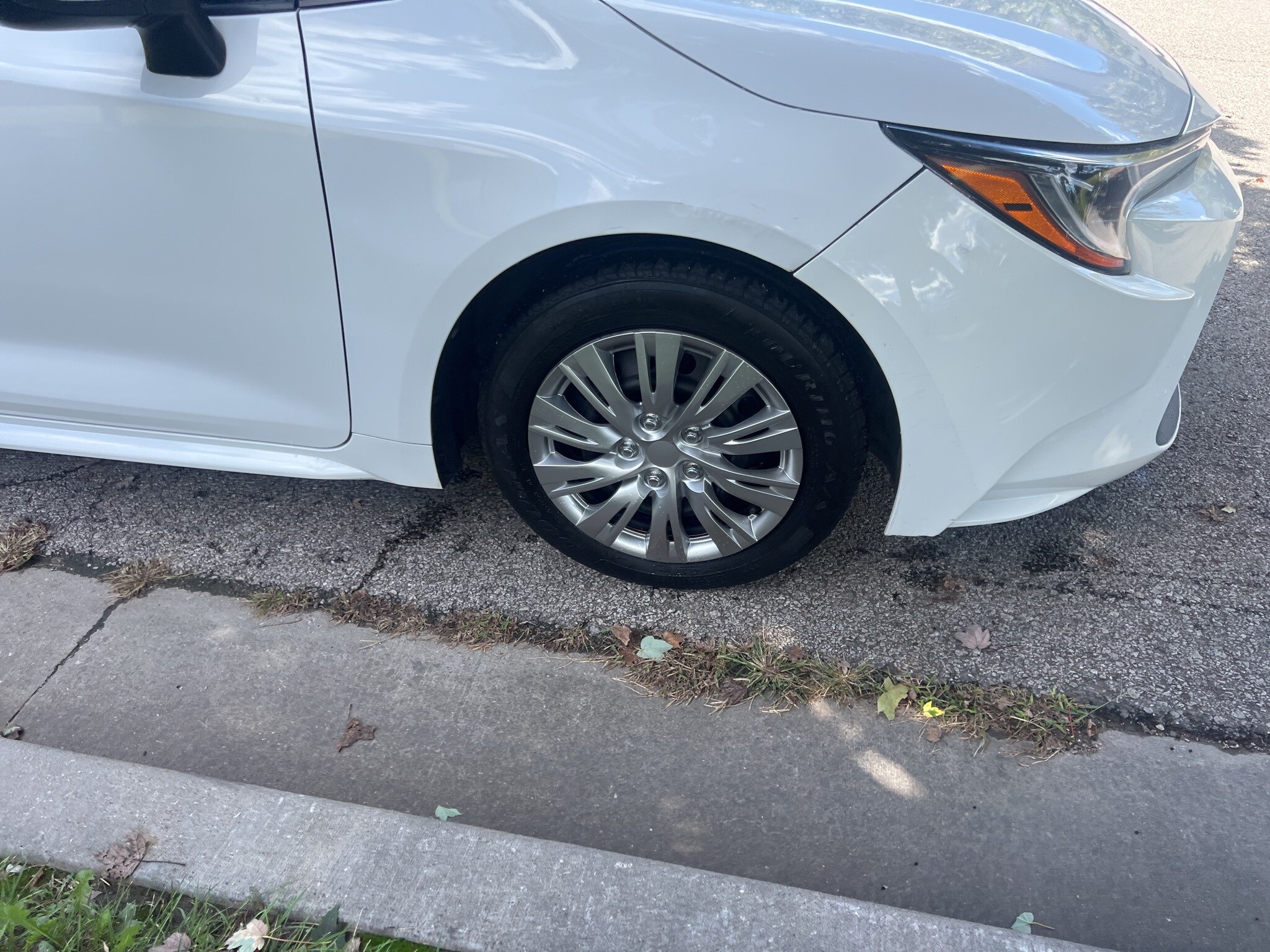 2021 Toyota Corolla LE photo 4