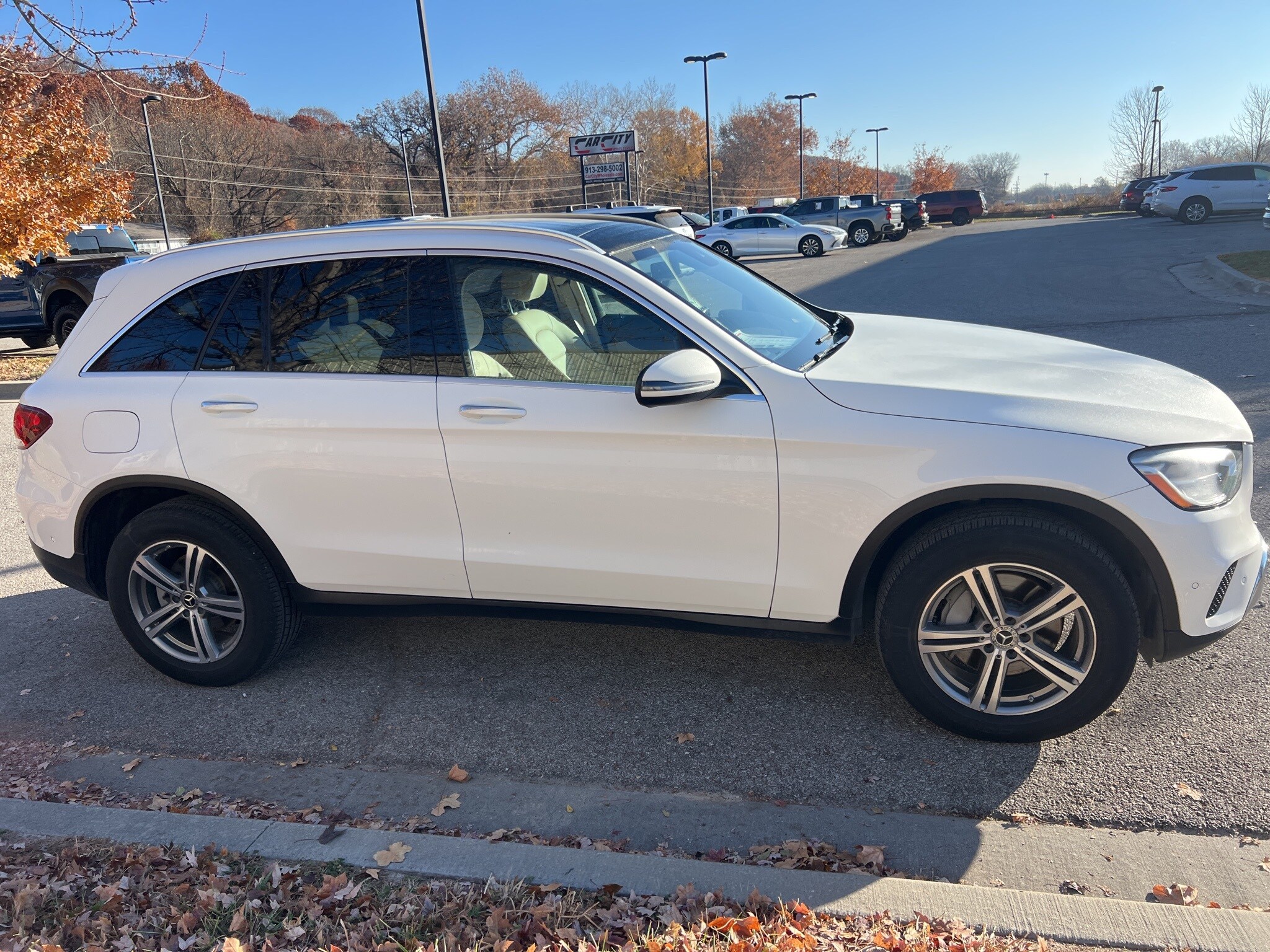 2022 Mercedes Benz GLC 300 4MATIC photo 4